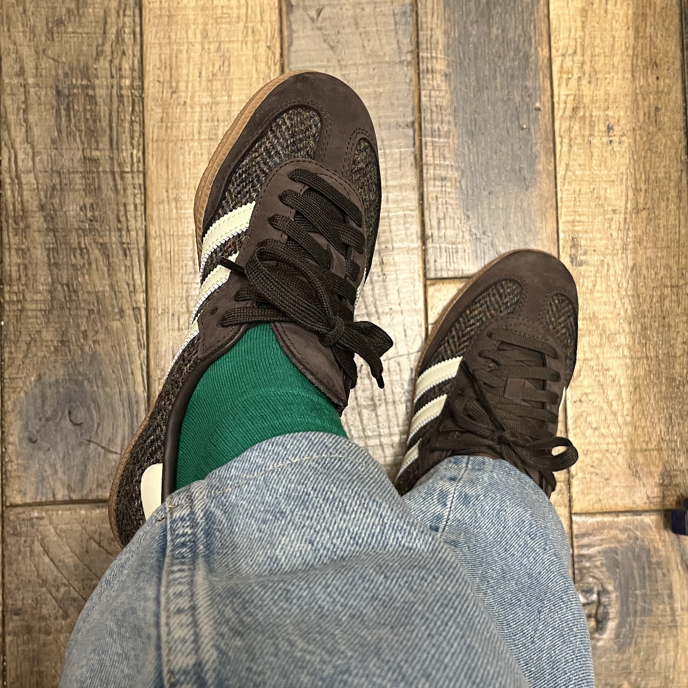Adidas Samba OG Dark Brown Cream White 착용 스타일