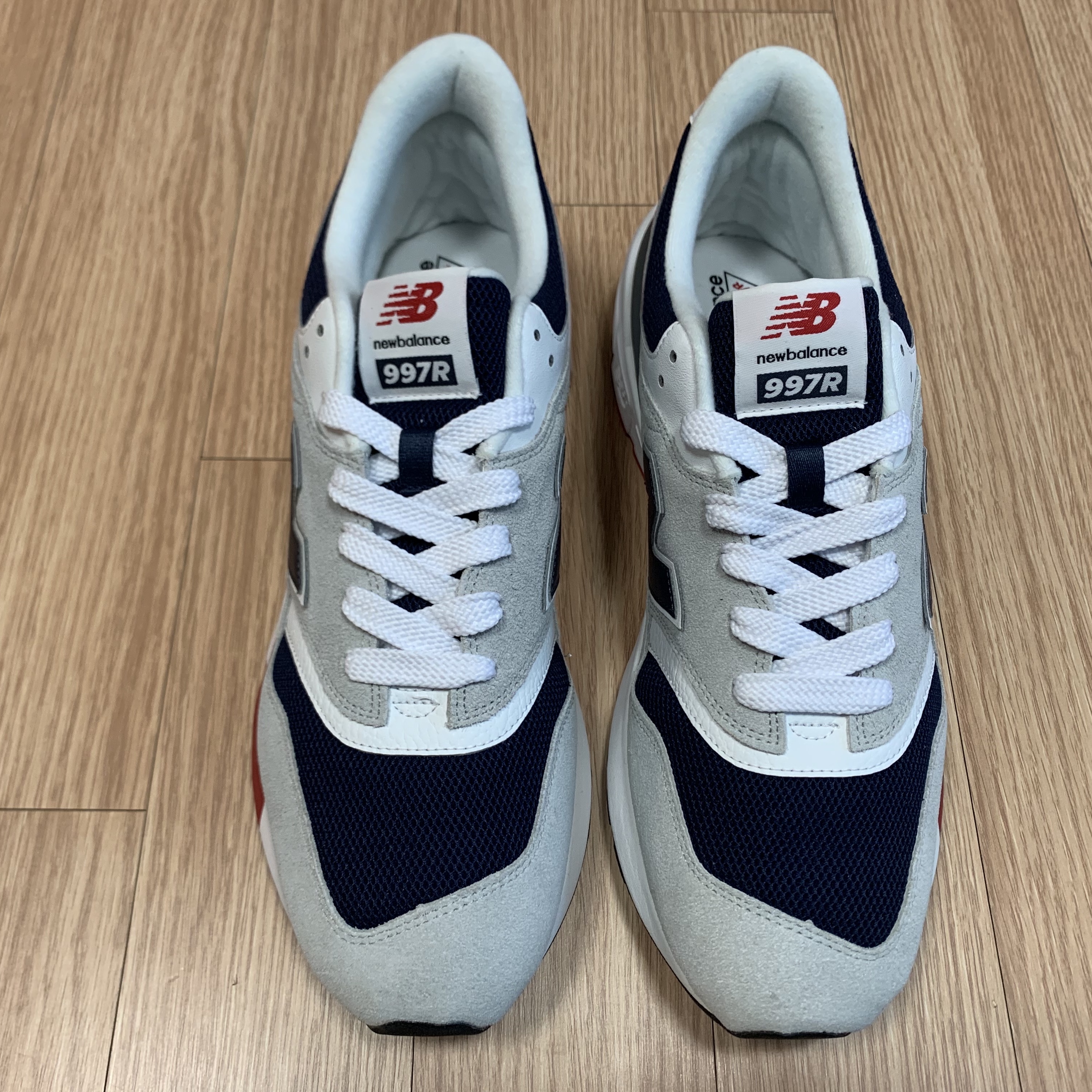 New Balance 997R Brighton Grey Team Navy 착용 스타일 - 2