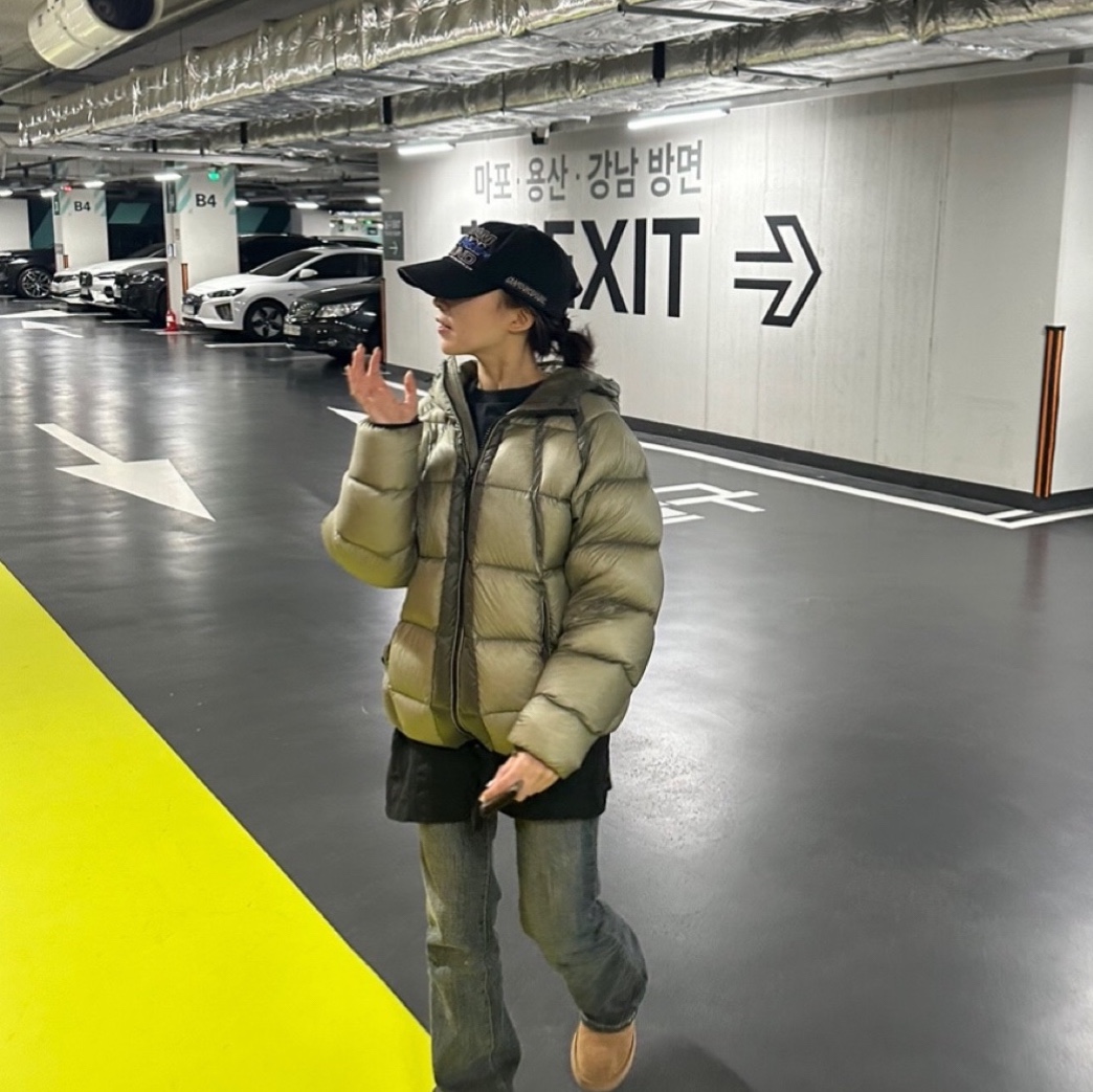 Sansan Gear Heavyweight Down Jacket Jade - 22FW, (W) UGG Classic Mini II Boots Chestnut 착용 스타일