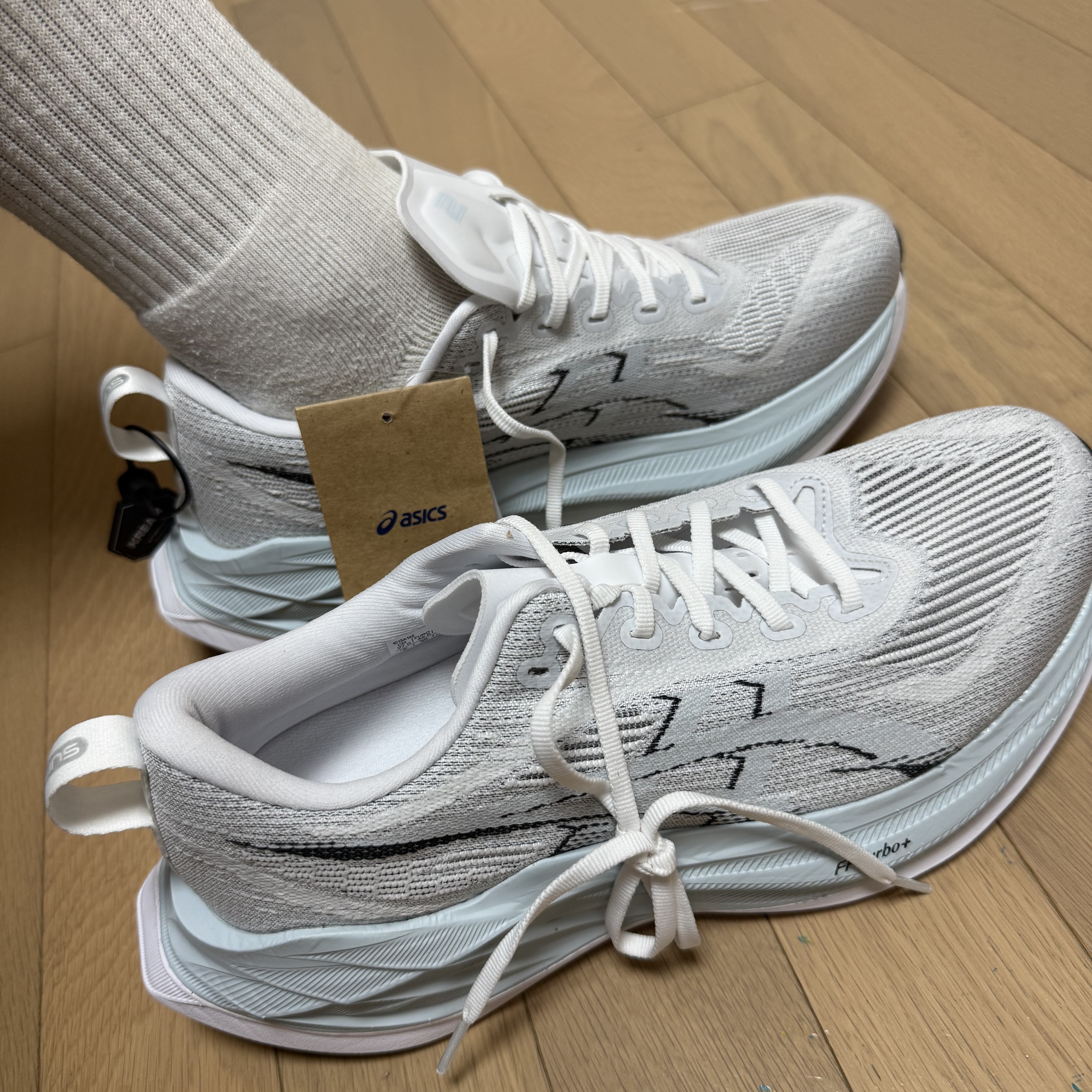 Asics Superblast 2 White Cool Grey 착용 스타일