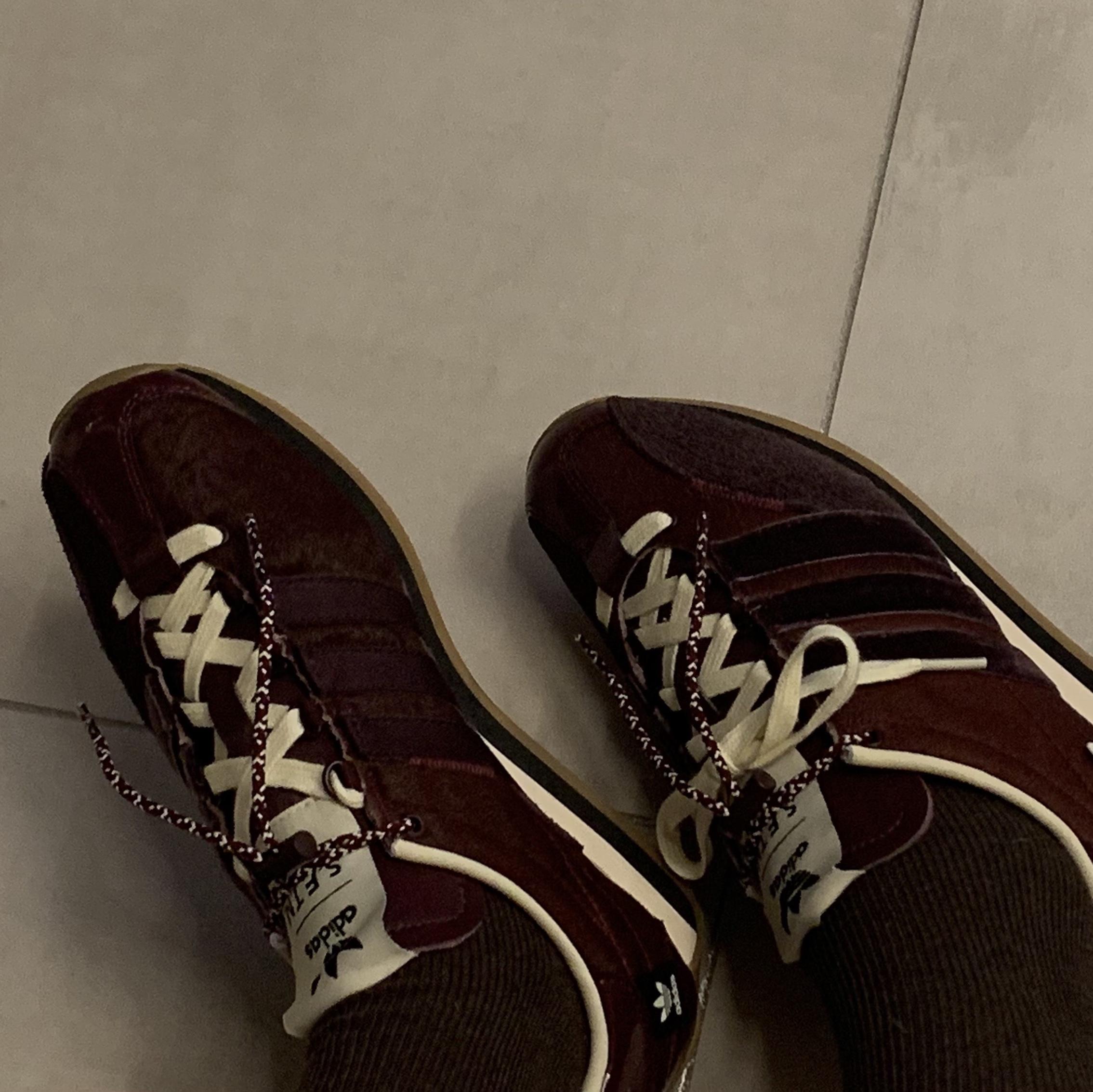 Adidas x Song for the Mute Country OG Maroon Core Black 착용 스타일 - 4