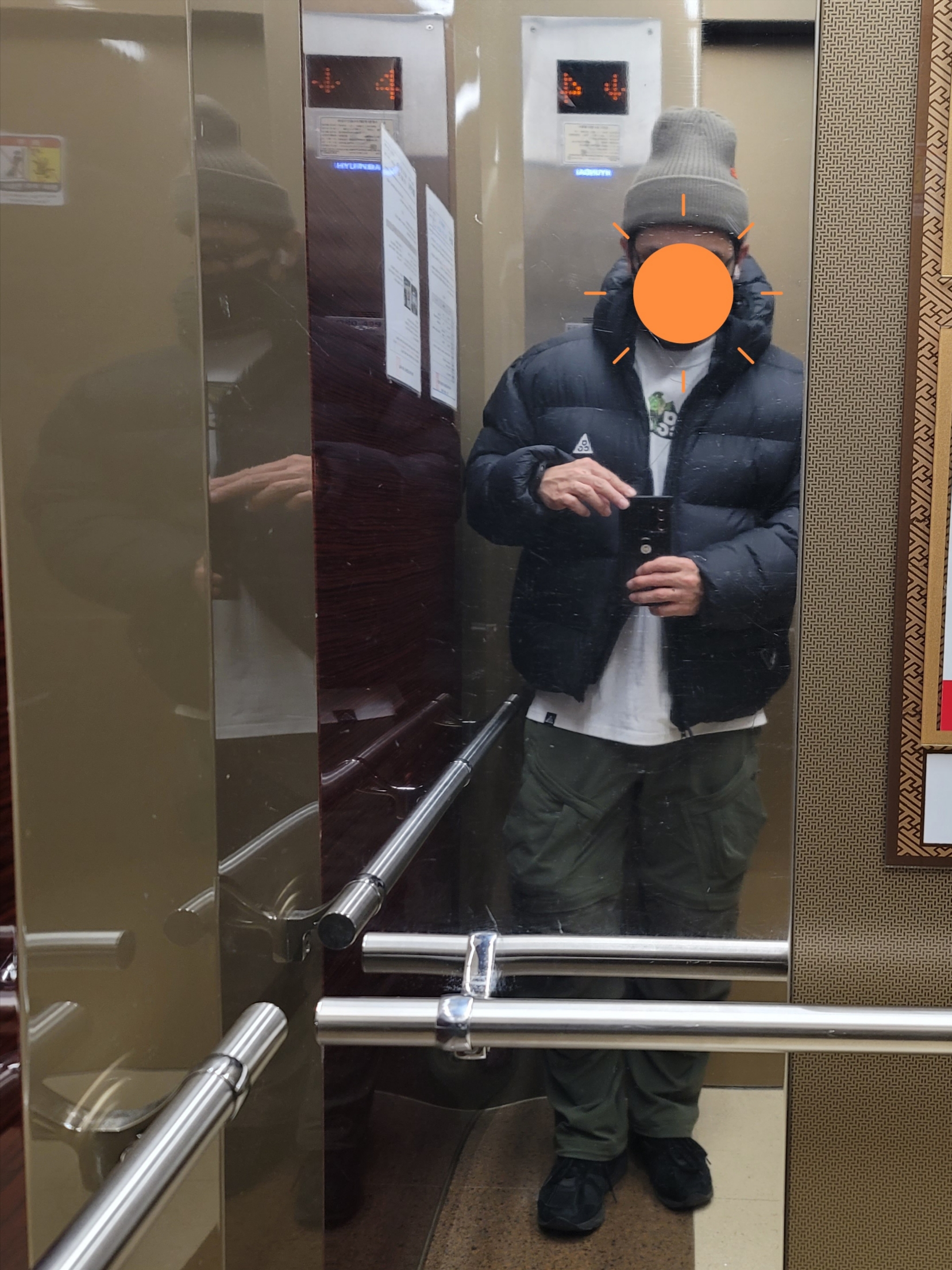 Nike ACG Therma-Fit ADV Lunar Lake Loose Hooded Jacket Black Summit White - Asia, Nike ACG Iceland Map T-Shirt Summit White - US/EU 착용 스타일