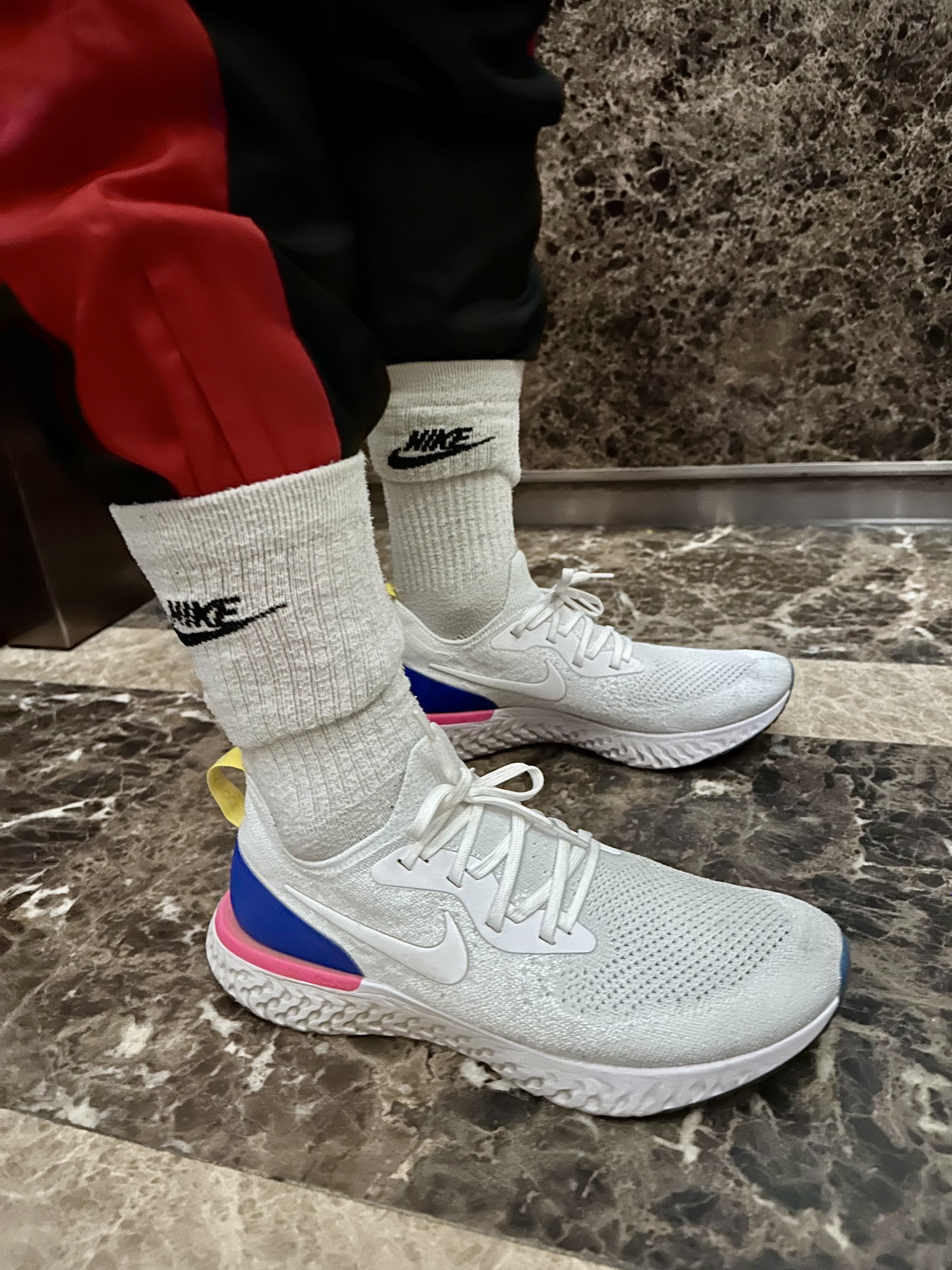 On Running Lightweight Cap Black, Nike Epic React Flyknit White Racer Blue Pink Blast 착용 스타일 - 3
