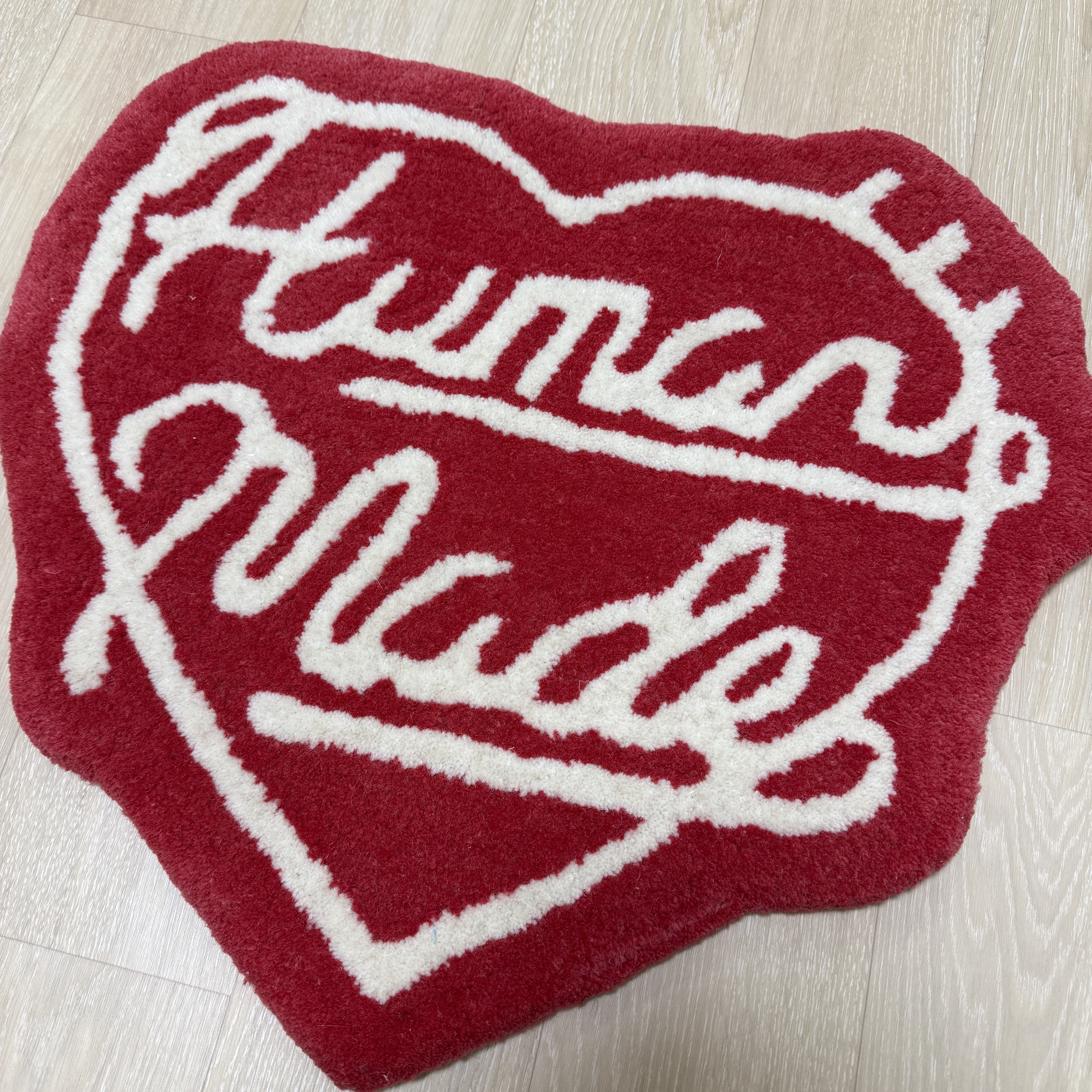Human Made Heart Rug Small Red 착용 스타일
