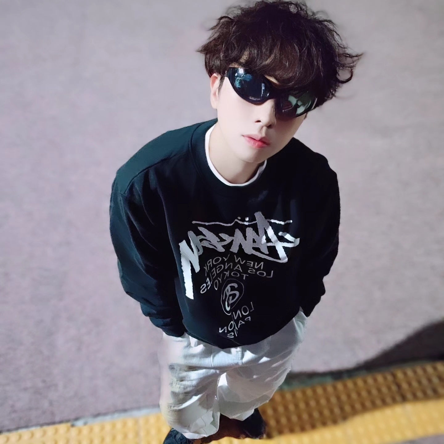 Stussy World Tour Crew Black 2023, Stussy World Tour Crew Black 2024 착용 스타일 - 1