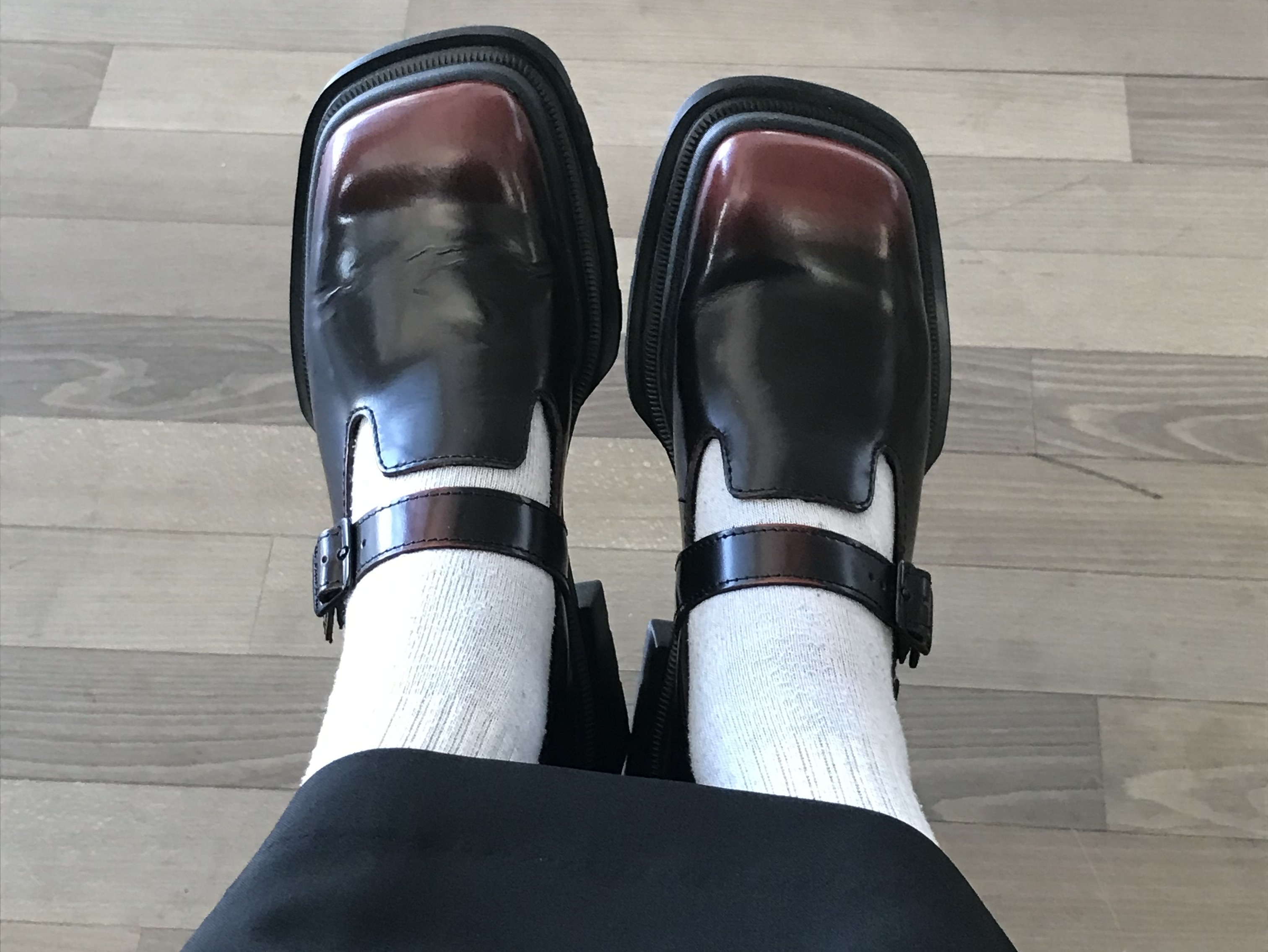 [KREAM 단독] Dr. Martens Women Maybole Mary Jane Black Cherry Red - 24FW 착용 스타일