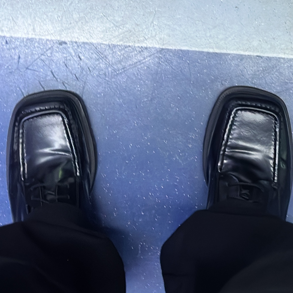 [KREAM 단독] Dr. Martens Durrow 5 hole Shoes Black - 24FW 착용 스타일