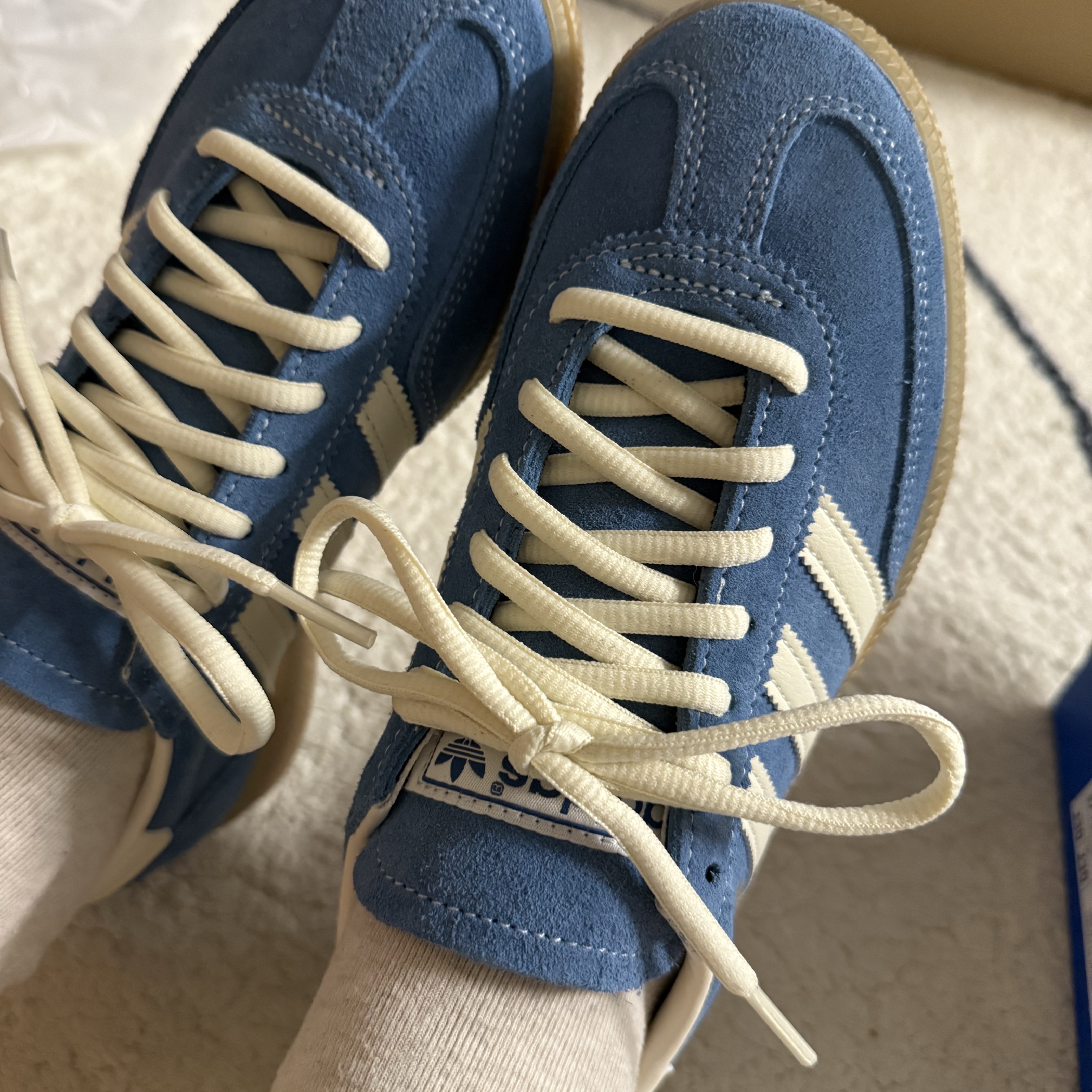 Adidas Spezial Handball Core Blue Cream White 착용 스타일