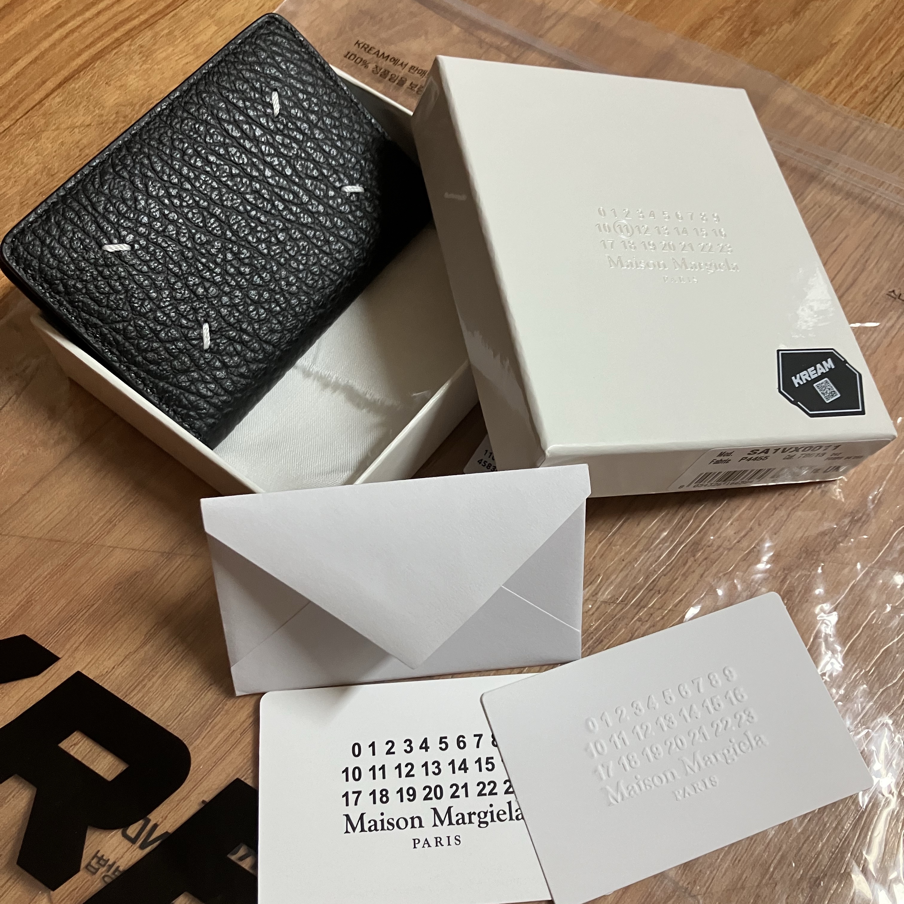 Maison Margiela Bovine Leather Card Holder Black 착용 스타일