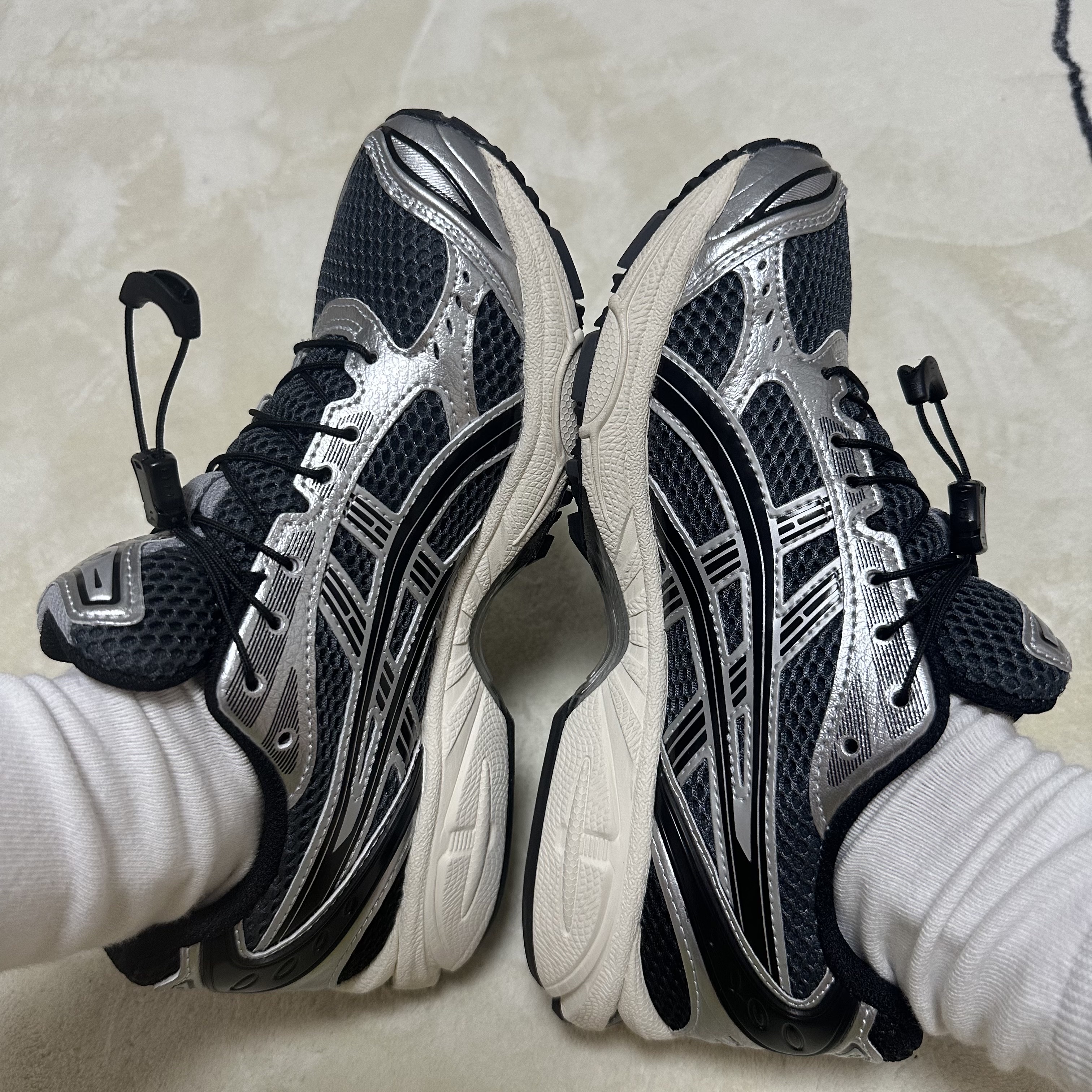 Asics Unlimited Gel-Kayano 14 Carrier Grey Black 착용 스타일 - 2