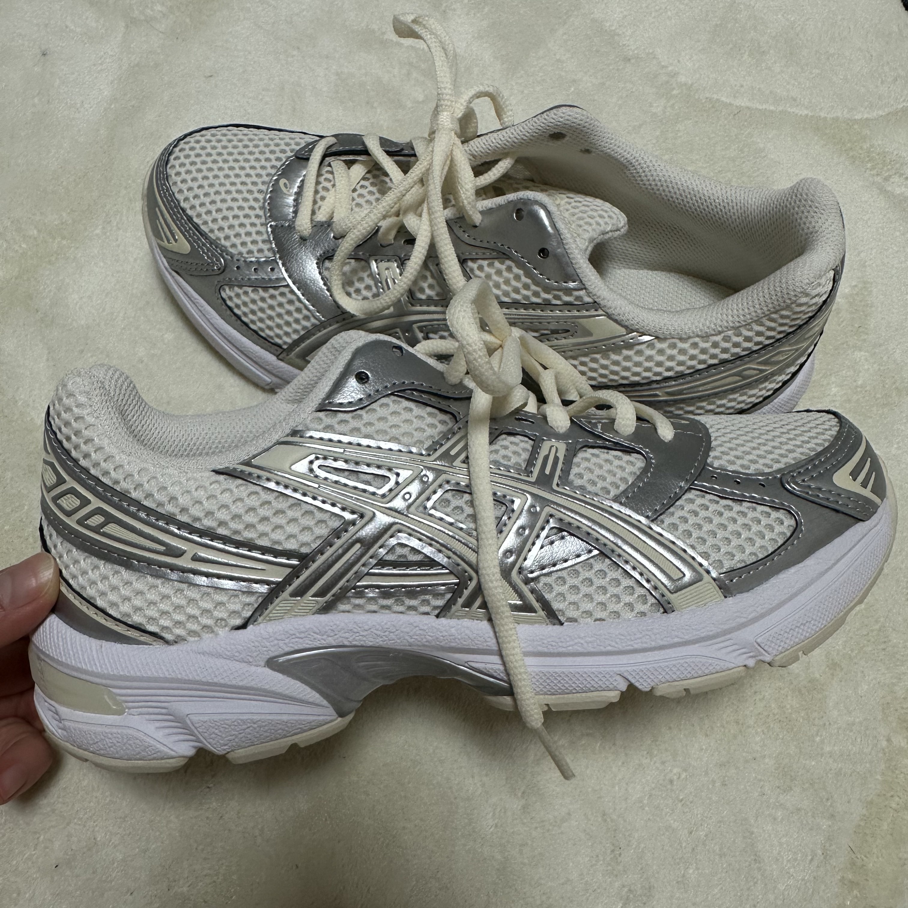 (W) Asics Gel-1130 Cream Pure Silver 착용 스타일 - 1