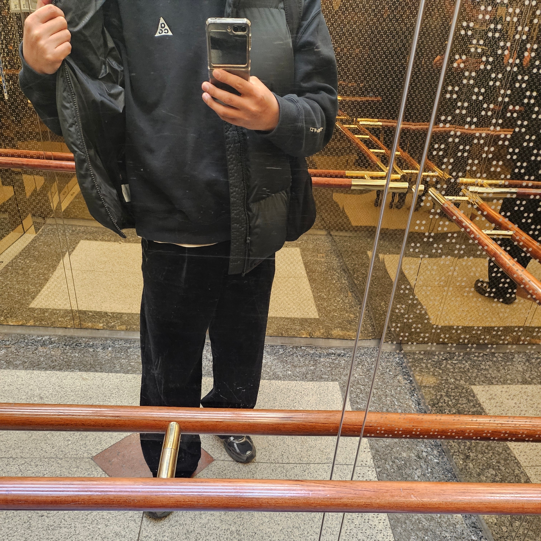 Nike ACG Therma-Fit Crew Fleece Sweatshirt Black - Asia 착용 스타일