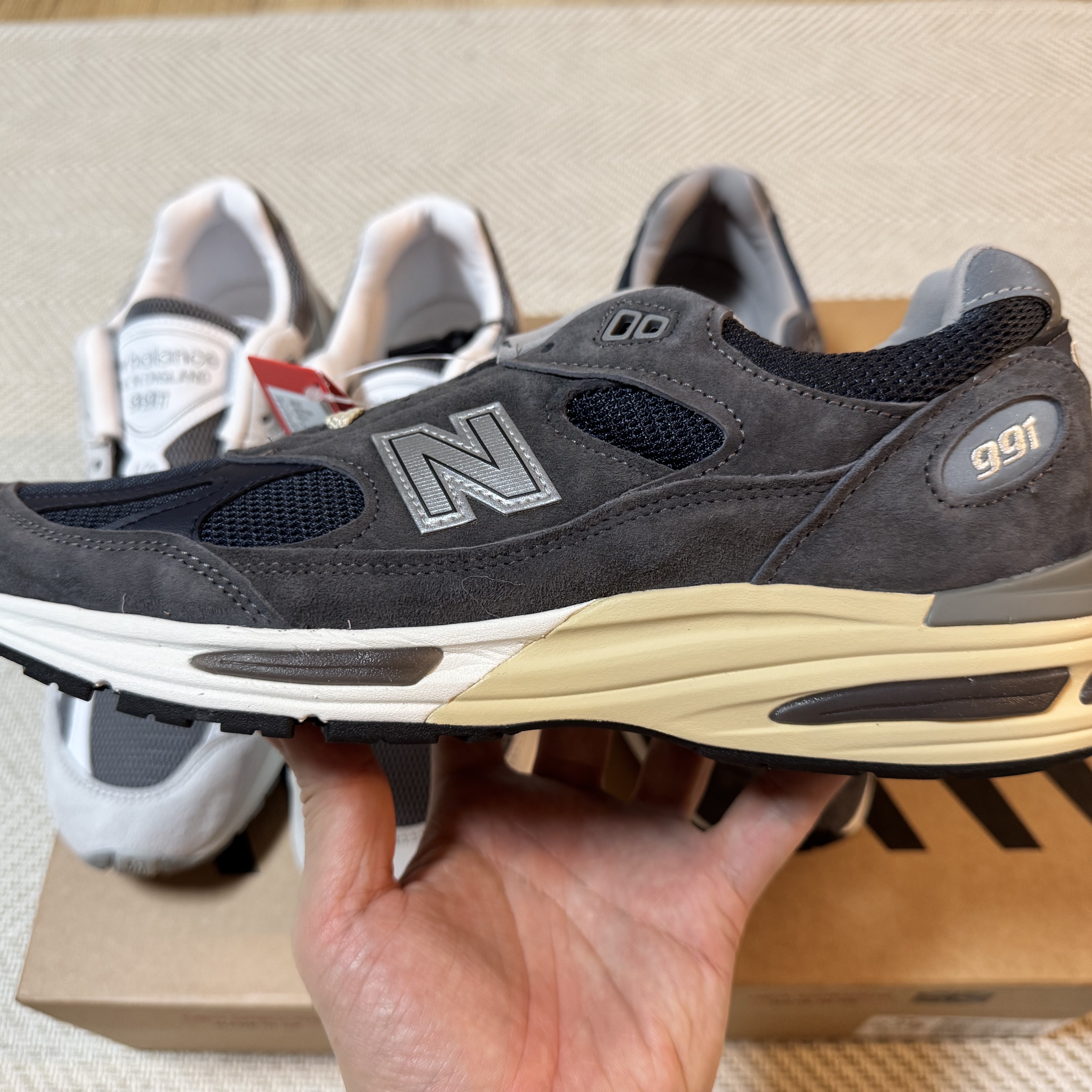 New Balance 991v2 Made in UK Dark Gull Grey, New Balance 991v2 Made in UK Nimbus Cloud Cool Grey - D Standard 착용 스타일 - 5