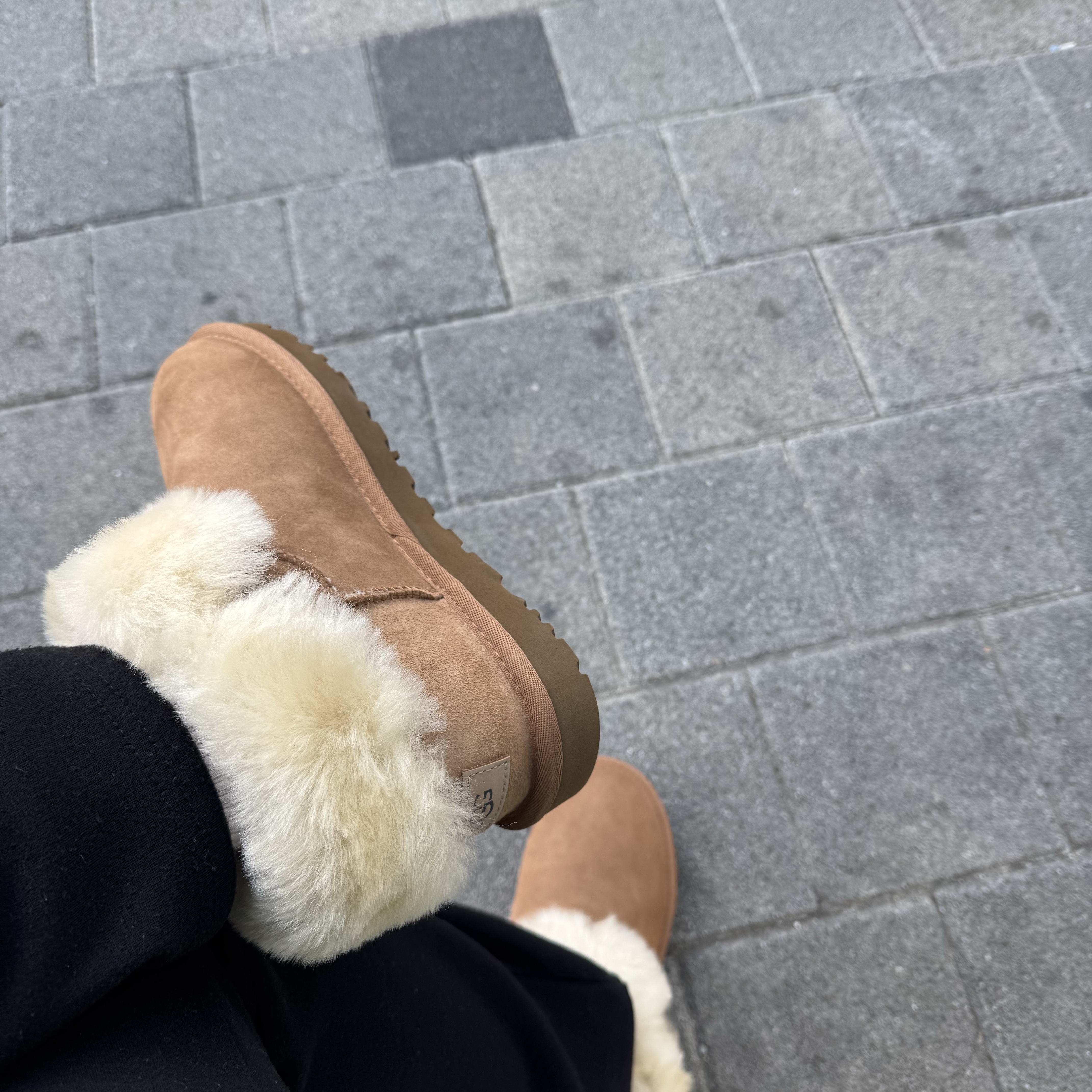 (W) UGG Mini Bailey Button II Boots Chestnut 착용 스타일