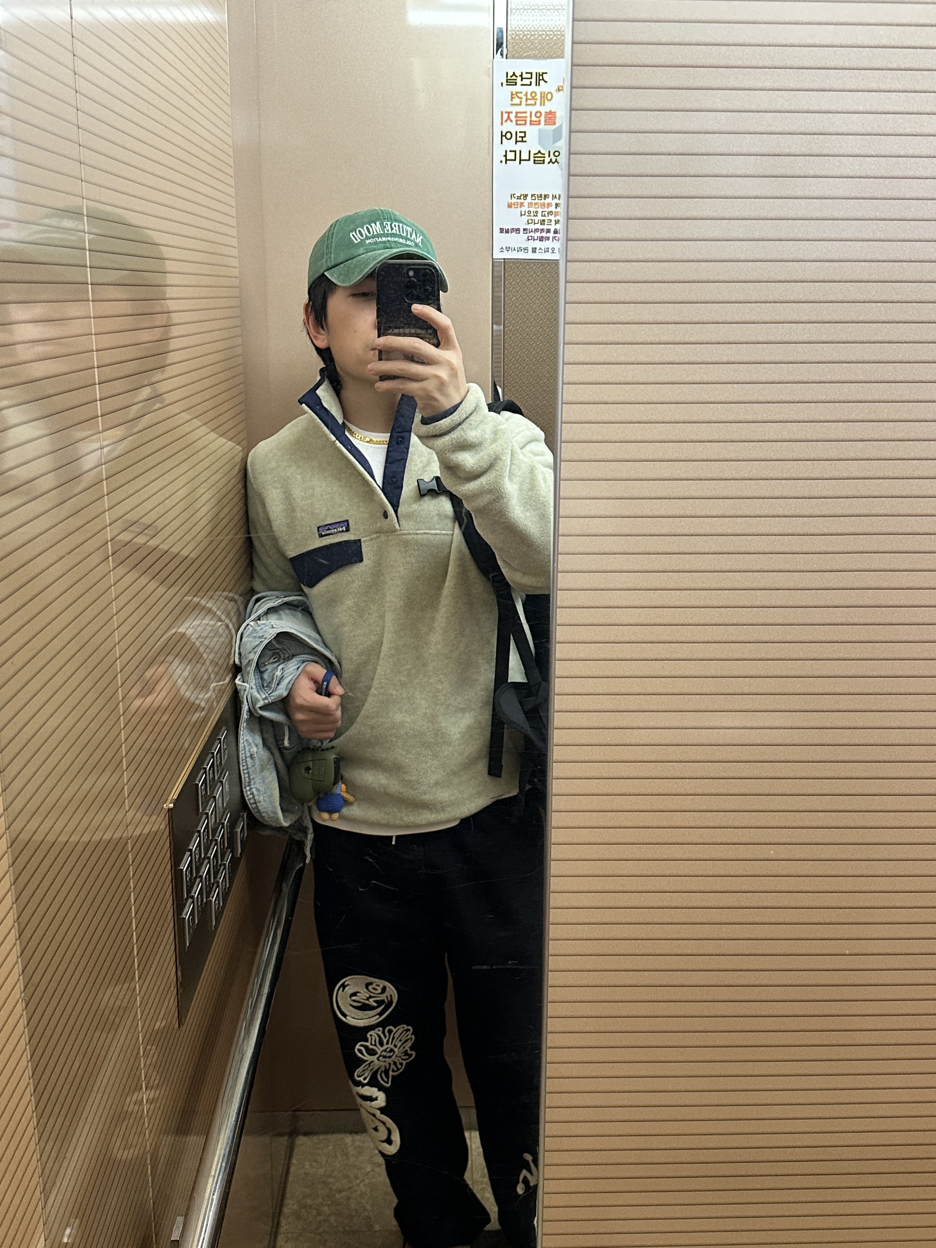 Patagonia Lightweight Synchilla Snap-T Fleece Pullover Oatmeal Heather/Smolder Blue/New Navy 착용 스타일