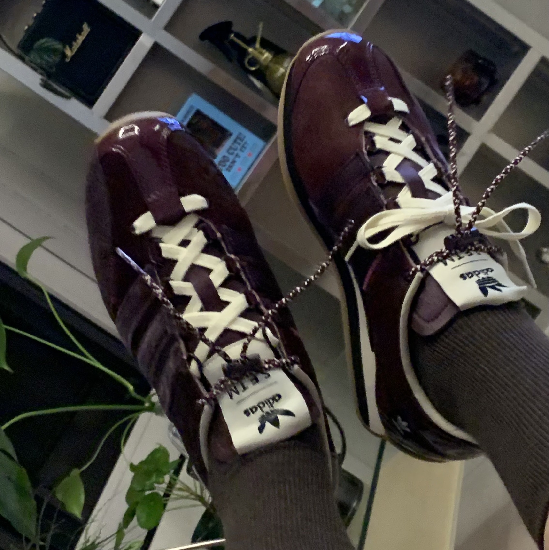 Adidas x Song for the Mute Country OG Maroon Core Black 착용 스타일 - 1