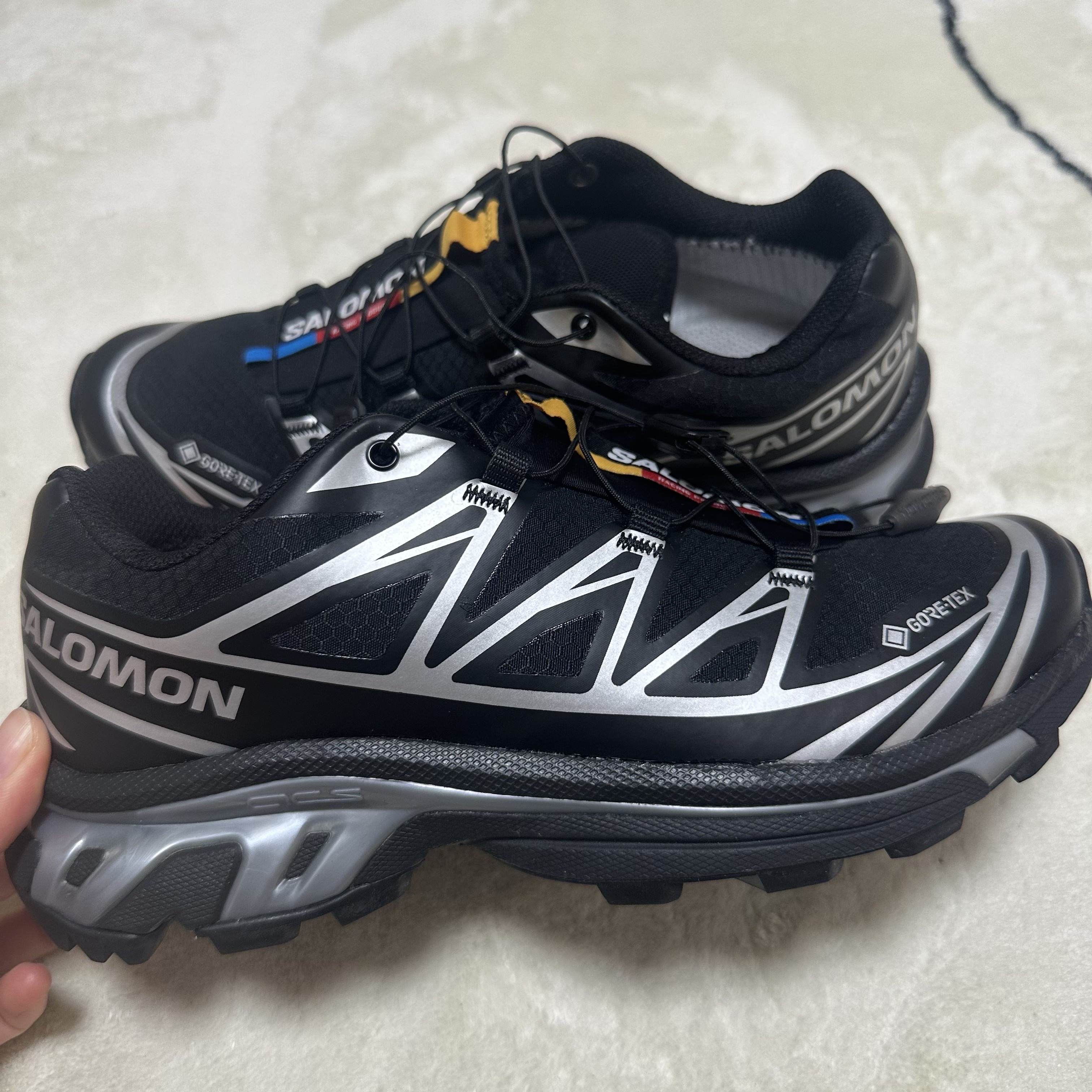 Salomon XT-6 GTX Black Silver 착용 스타일 - 1