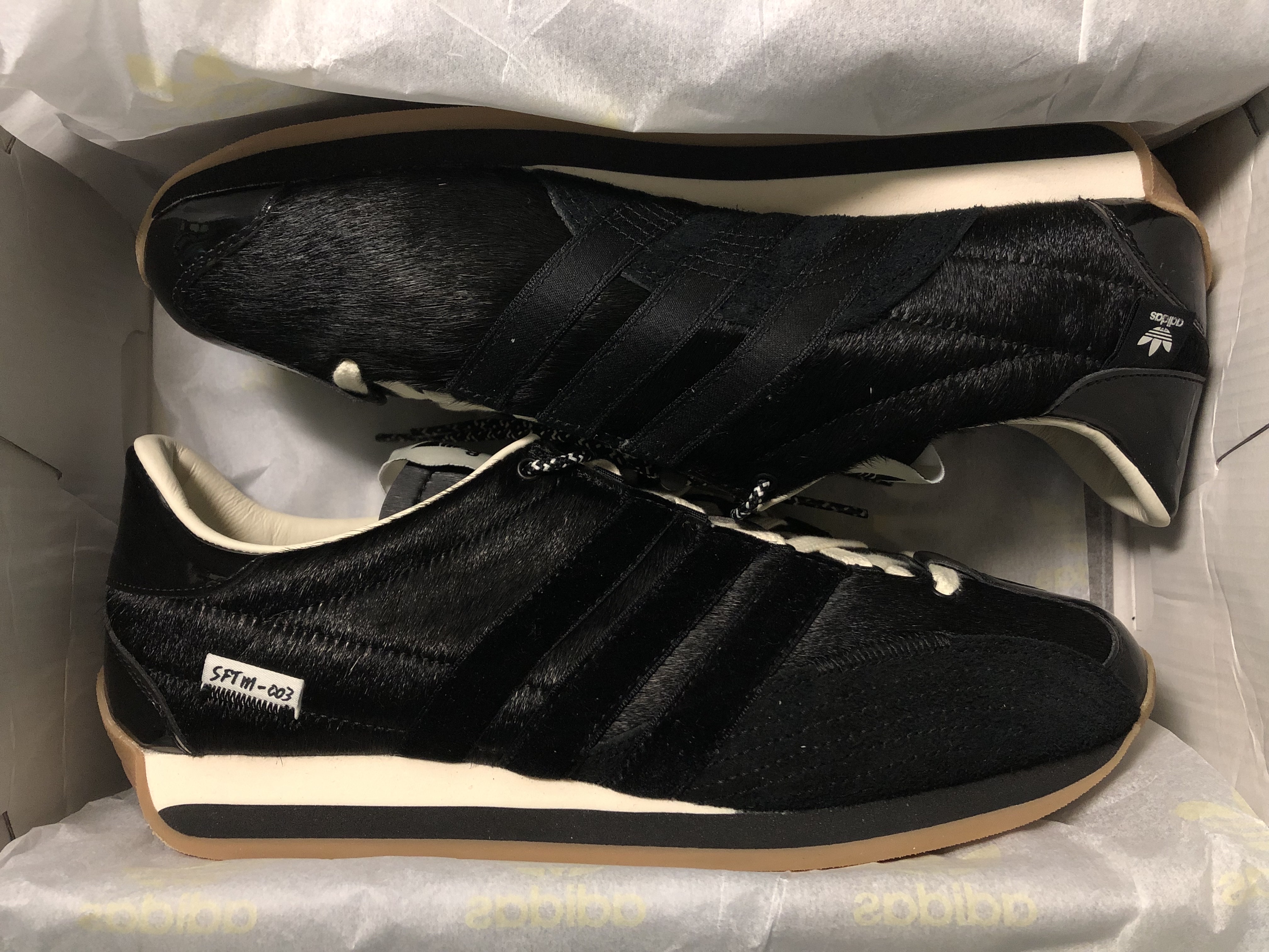 Adidas x Song for the Mute Country OG Core Black Cream White 착용 스타일 - 1
