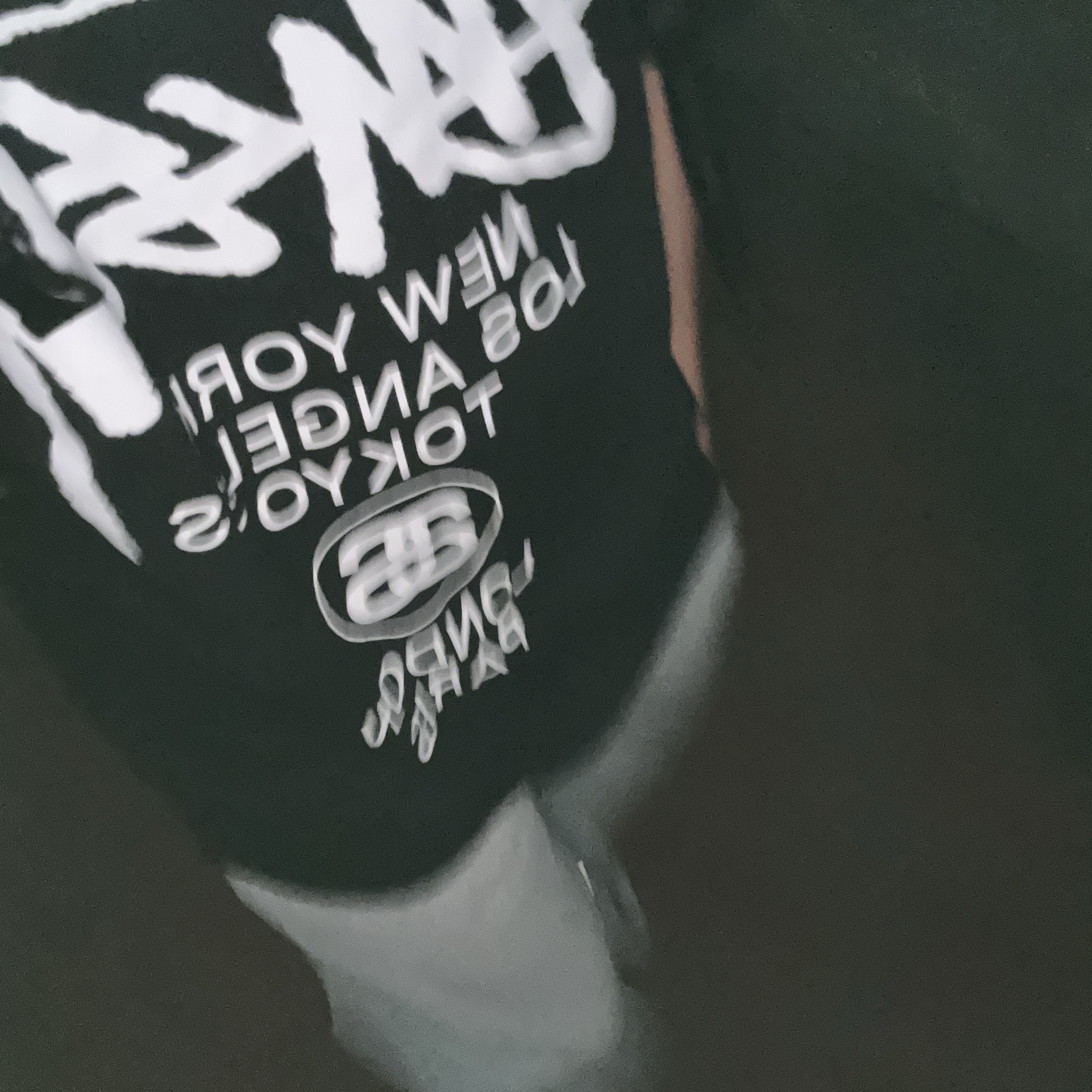Stussy World Tour T-Shirt Black 2024,2025 착용 스타일
