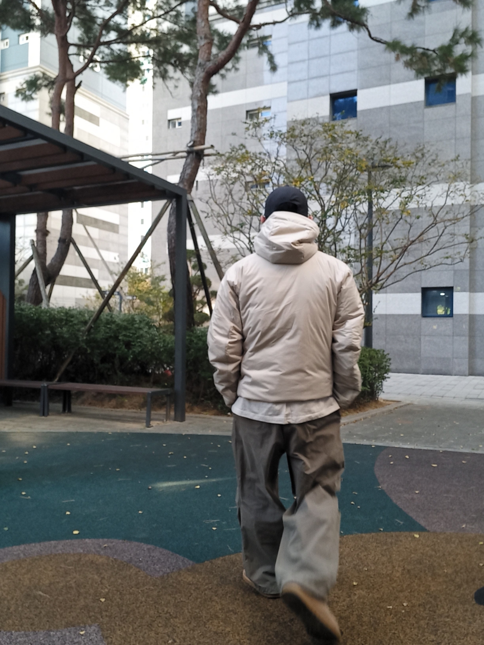 Arc'teryx Atom Heavyweight Hoody Rune, UGG Tasman Slipper Chestnut 착용 스타일 - 7