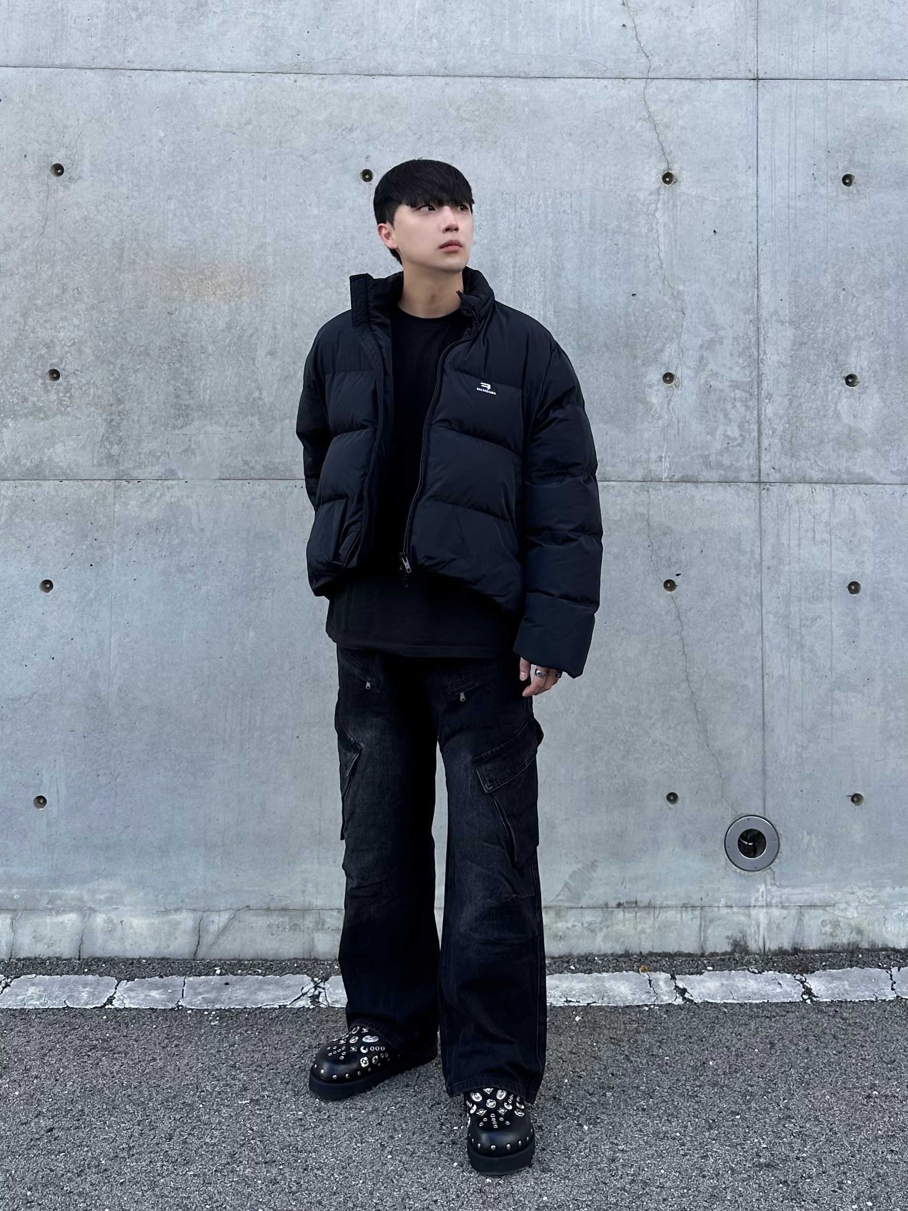 Toga Virilis AJ1066 Mules Leather Black 착용 스타일 - 2