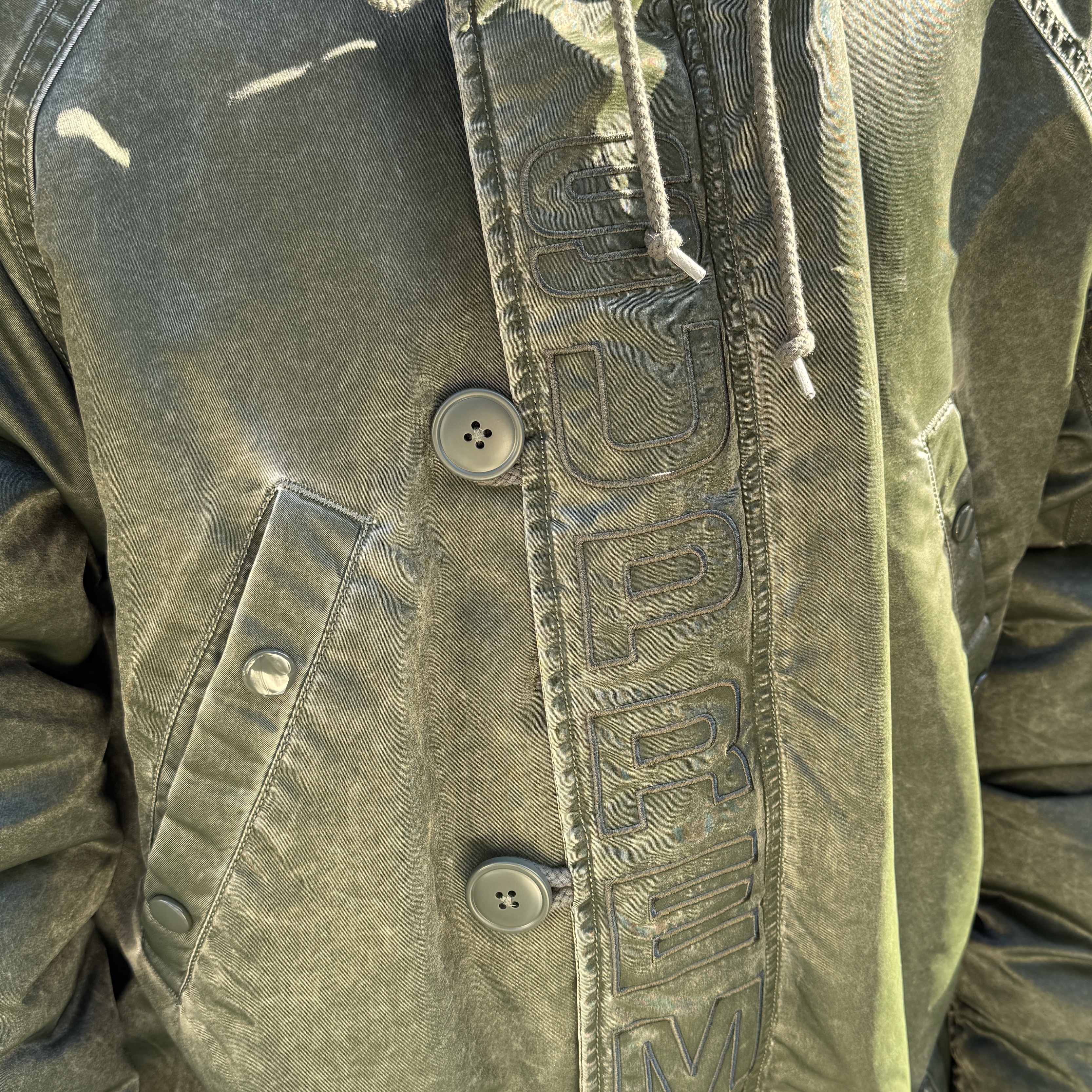 Supreme Washed Flight Satin N-3B Parka Olive - 24FW 착용 스타일 - 6