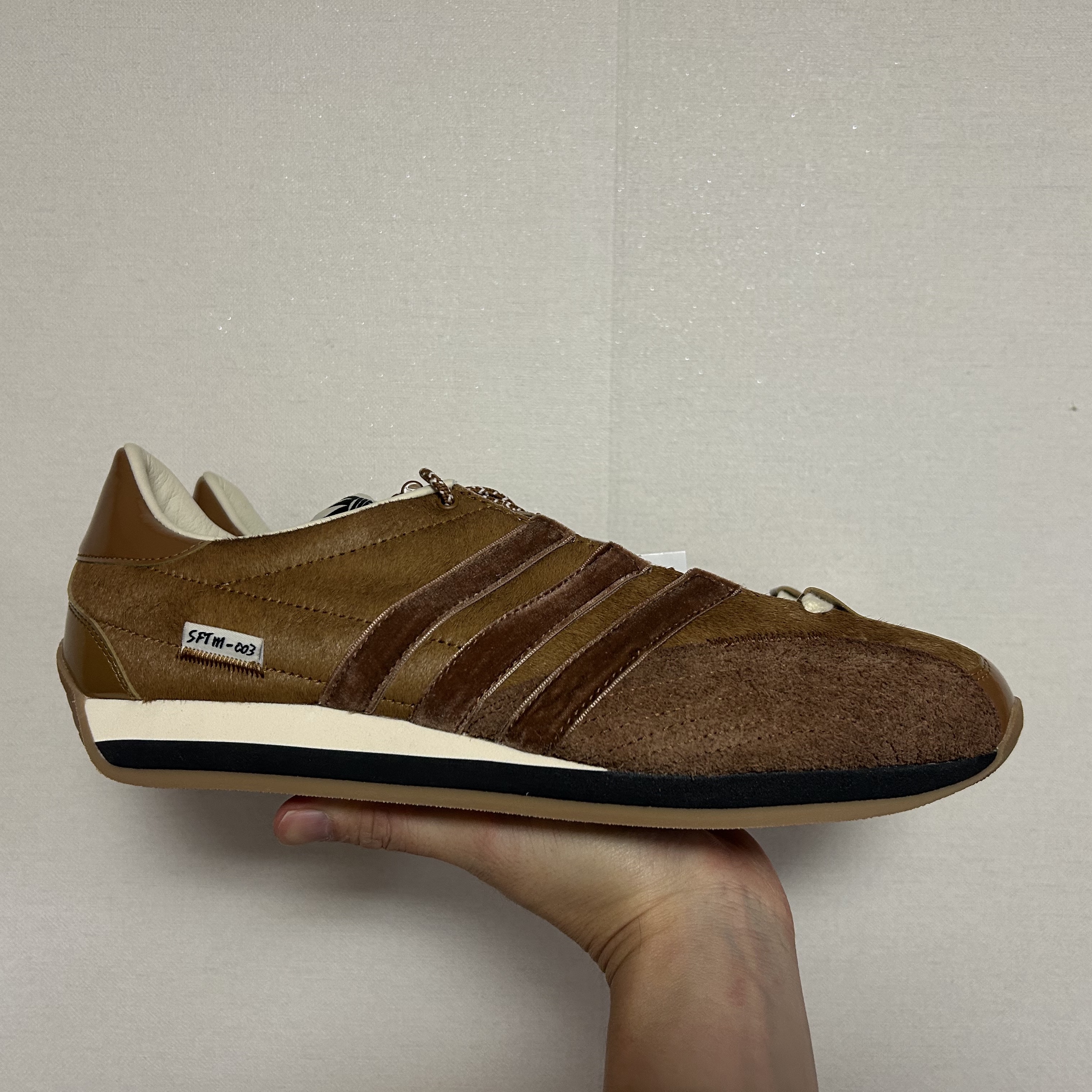 Adidas x Song for the Mute Country OG Bronze Strata Wild Brown 착용 스타일 - 1