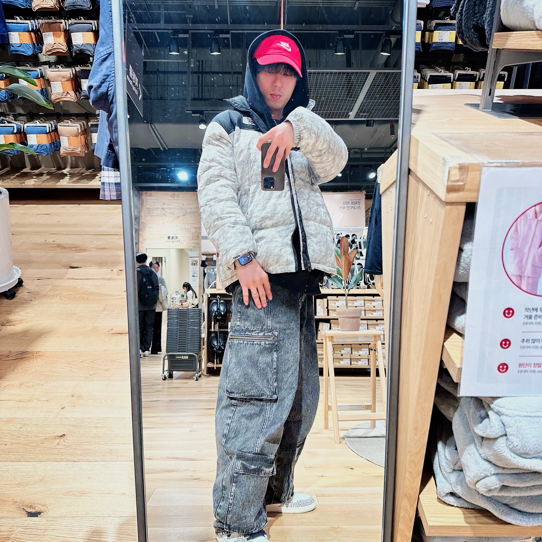 Supreme x The North Face Paper Print Nuptse Jacket - 19FW, Nike Heritage 86 Futura Washed Cap University Red 착용 스타일