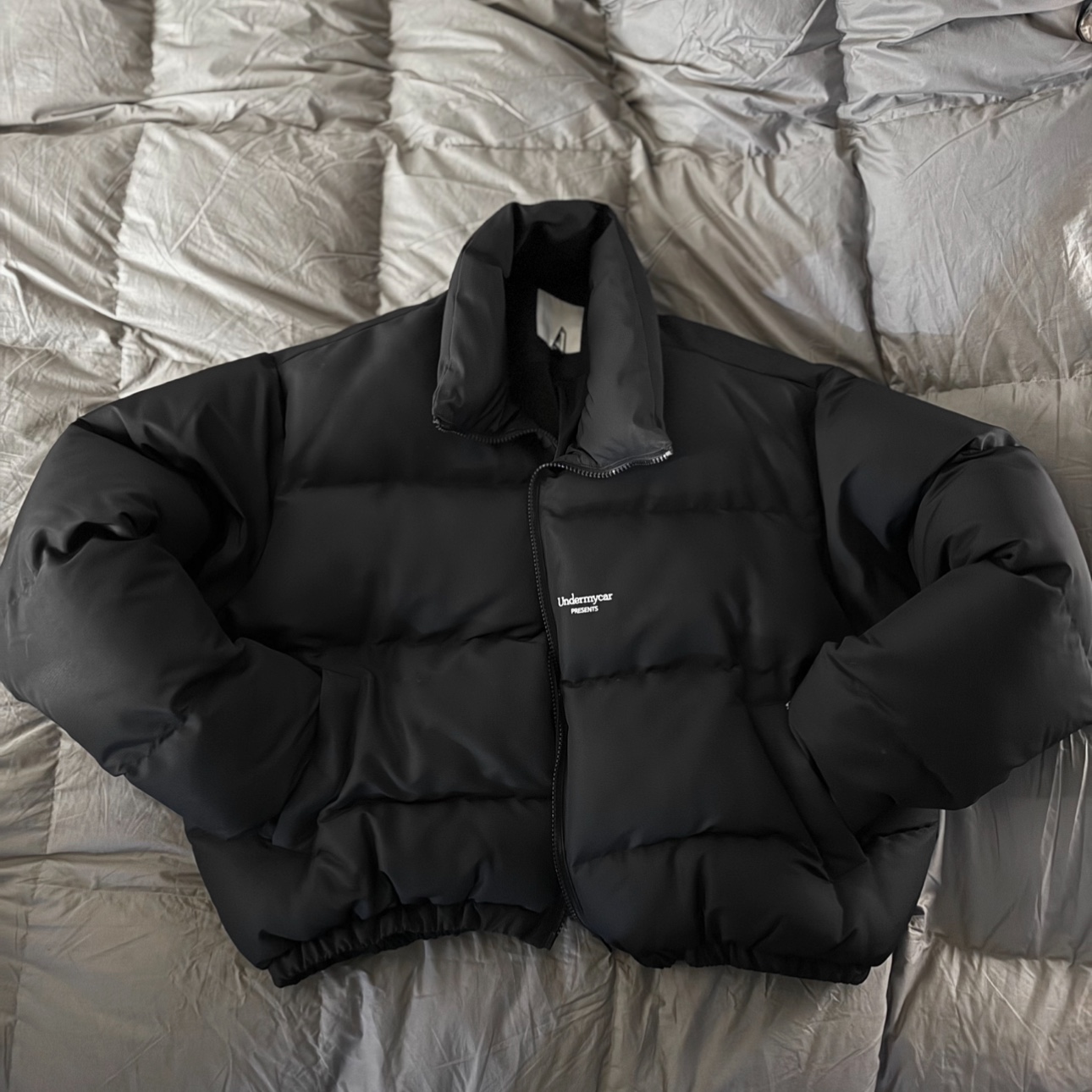 Undermycar Mu.15 Anti Fxxking Logo Play Triple Logo Crop Padding Jacket Black 착용 스타일