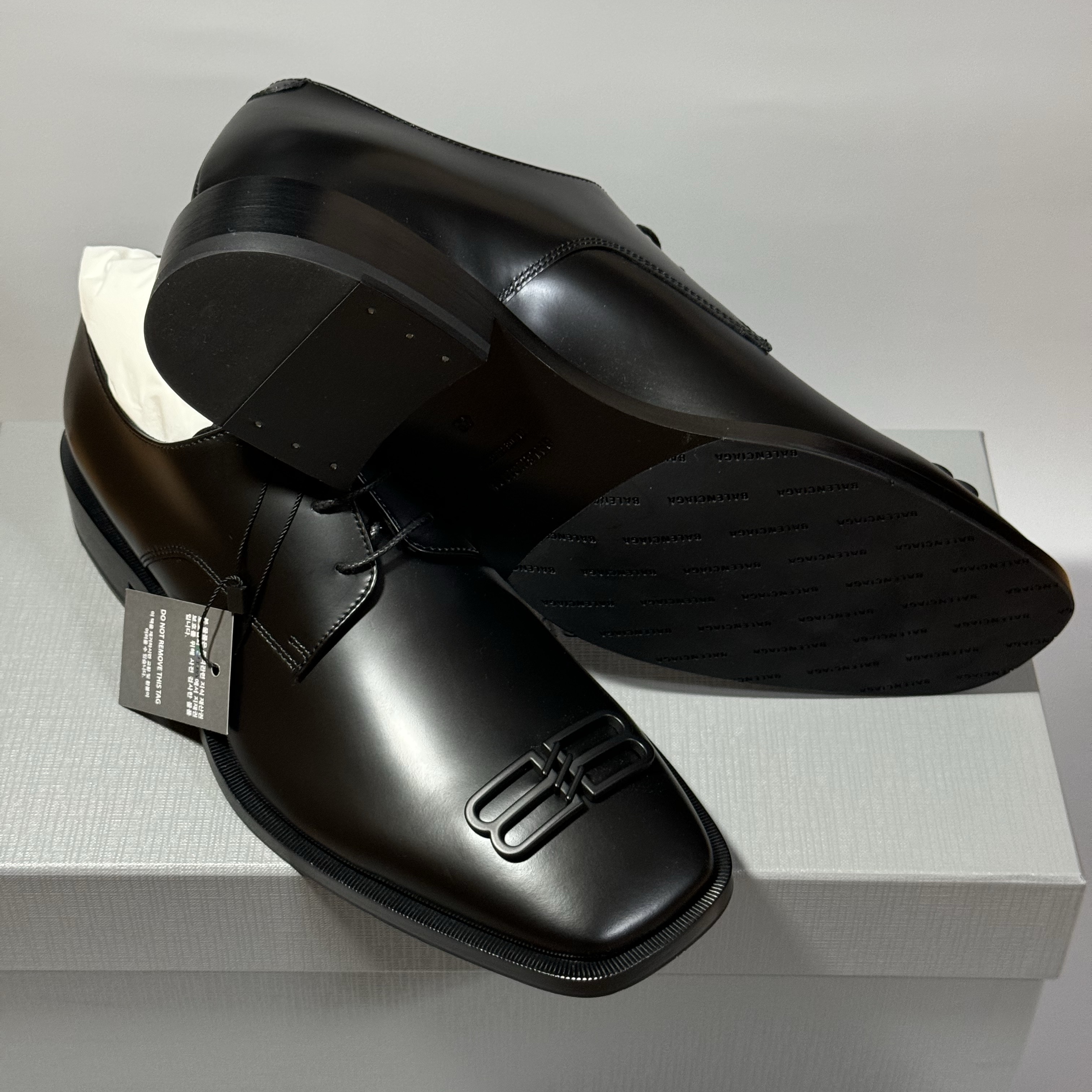 Balenciaga BB Icon Derby Shoes Black 착용 스타일