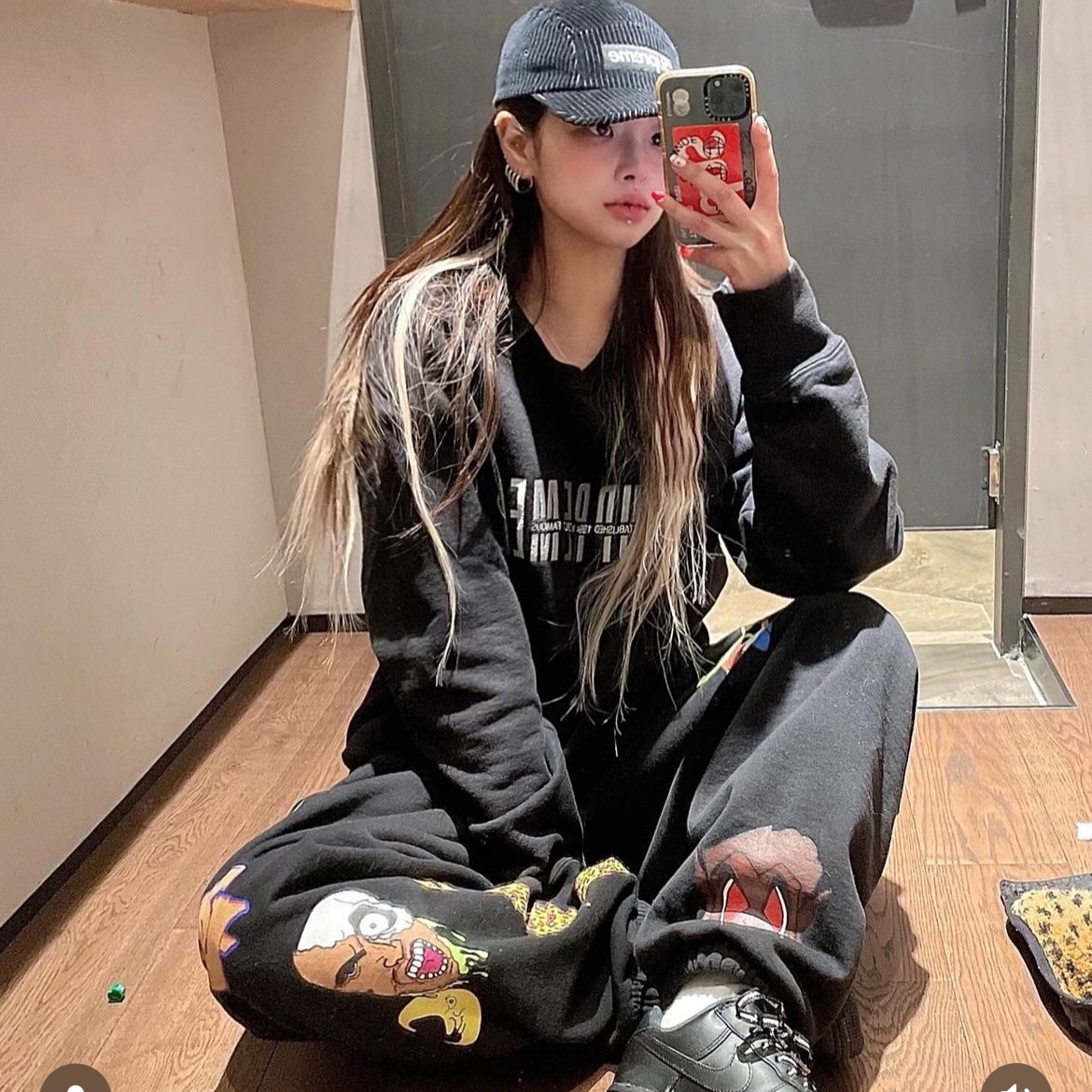 Supreme 2-Tone Corduroy Camp Cap Black - 23SS, Supreme Sunrise Sweatpants Black - 23FW 착용 스타일