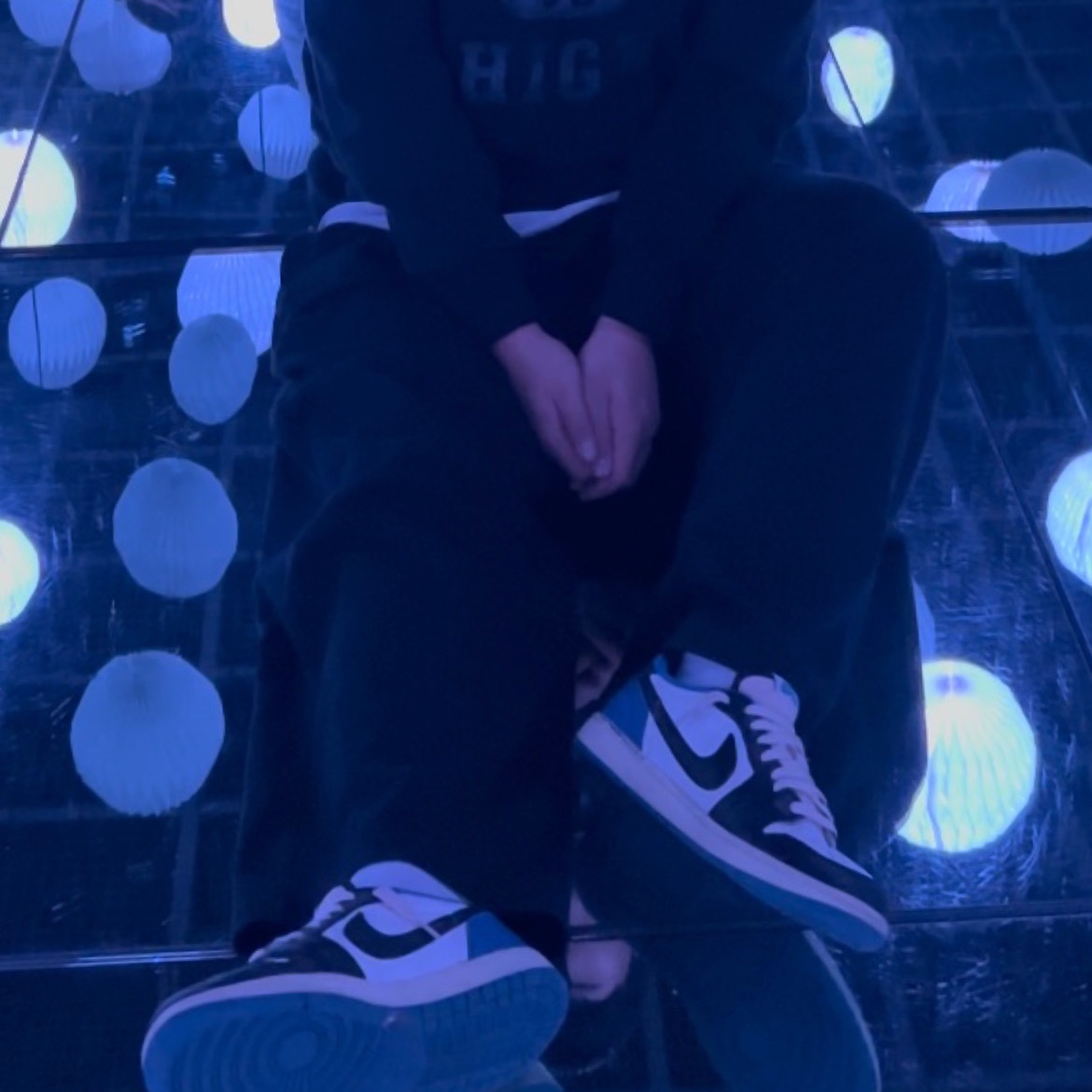 Jordan 1 x Travis Scott x Fragment Retro Low OG SP Military Blue 착용 스타일 - 2