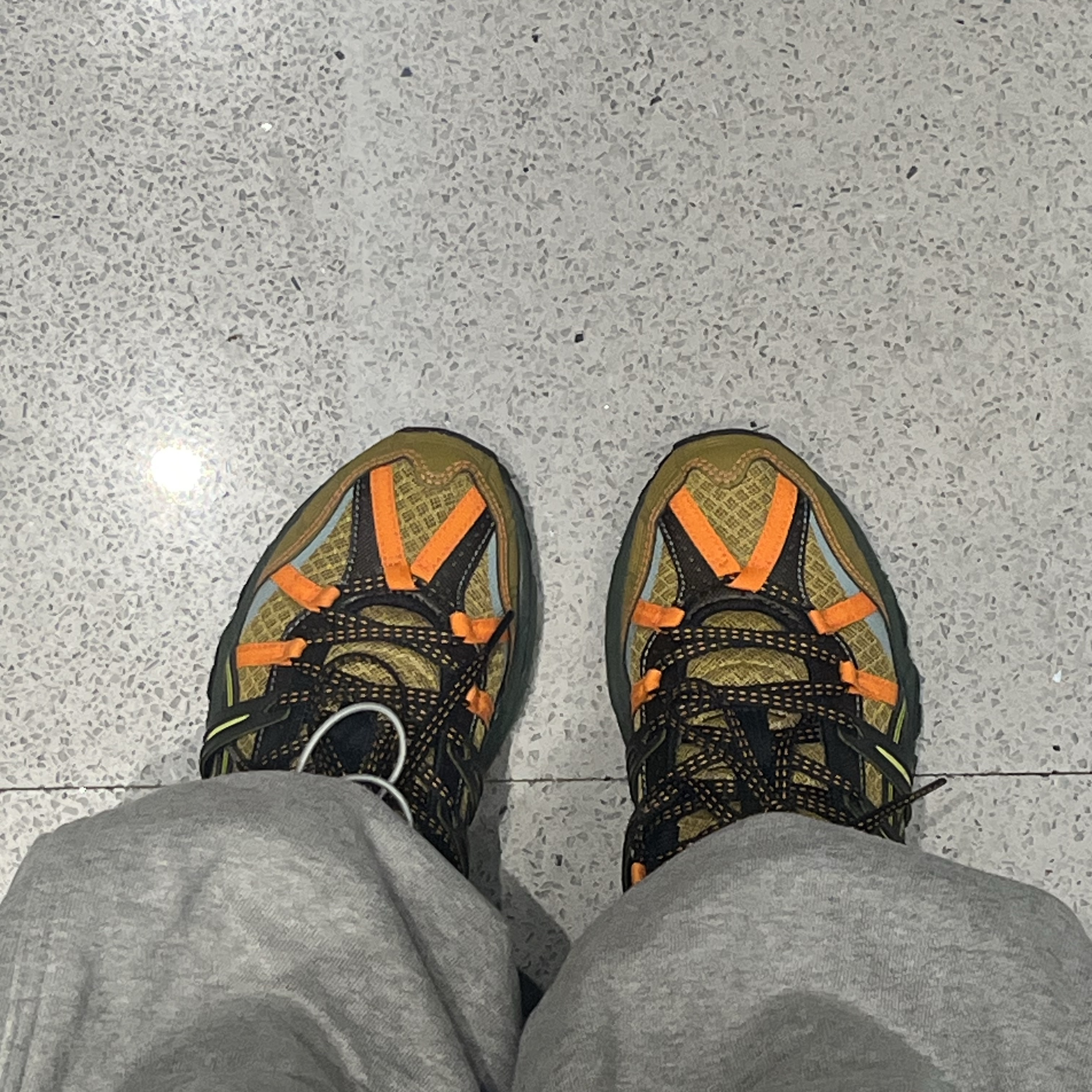 Asics x Andersson Bell Gel-Sonoma 15-50 Olive Oil Dark Brown 착용 스타일 - 2