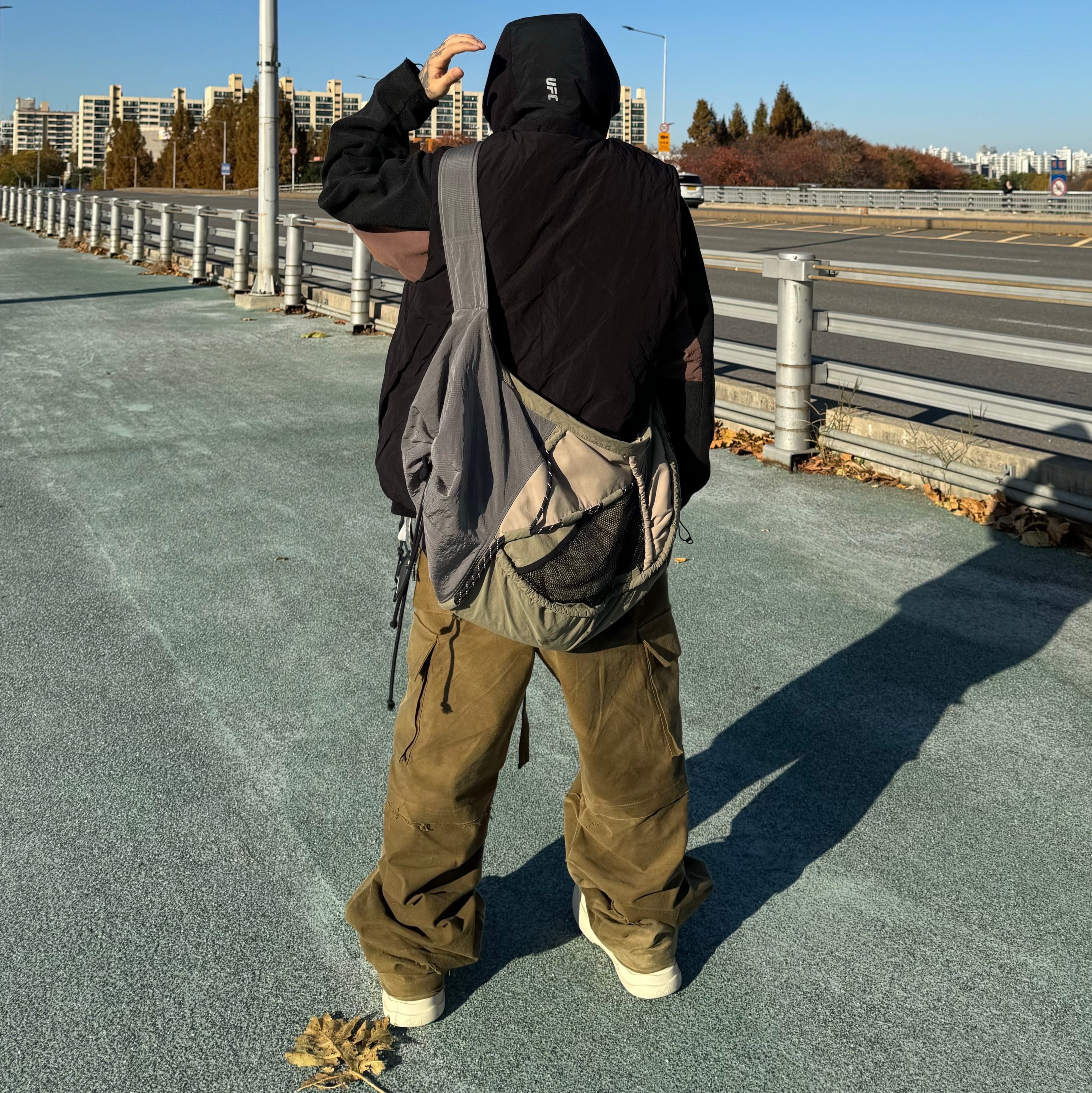 Wapworks Moleskin Belted Cargo Pants Olive Khaki 착용 스타일 - 4