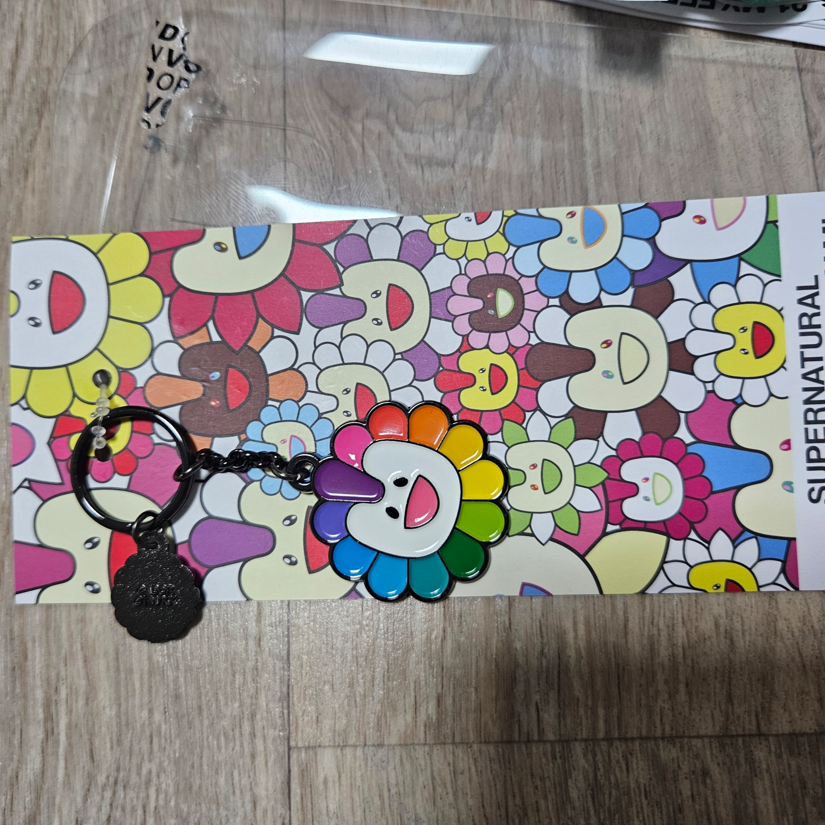 NewJeans x Murakami Metal Keyring Flower, NewJeans x Murakami Plush Keyring Flower 착용 스타일 - 4