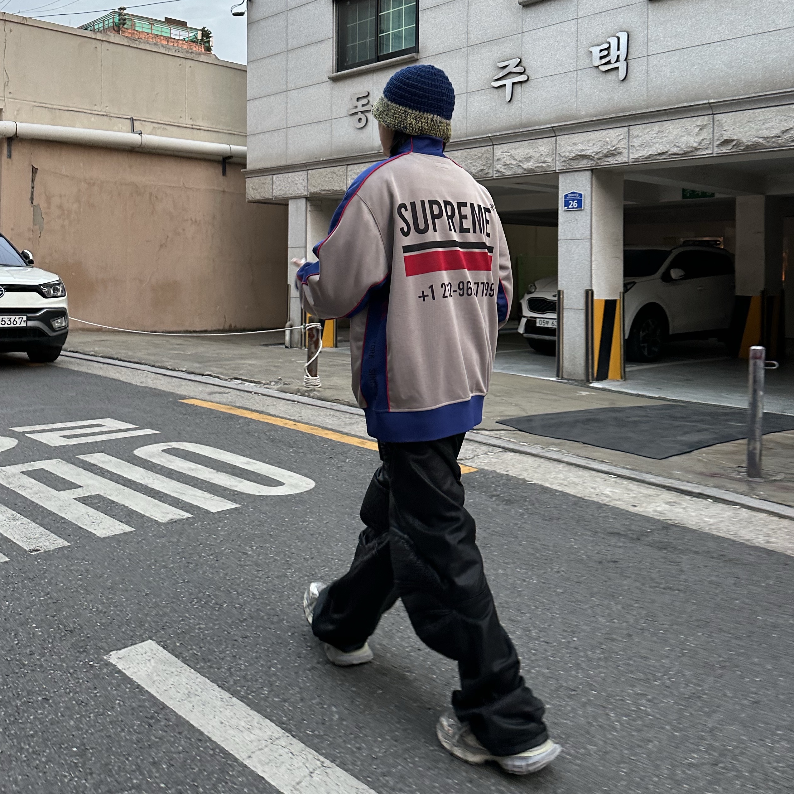 Supreme World Famous Jacquard Track Jacket Stone - 22FW, Balenciaga 3XL Sneakers Light Beige 착용 스타일 - 6