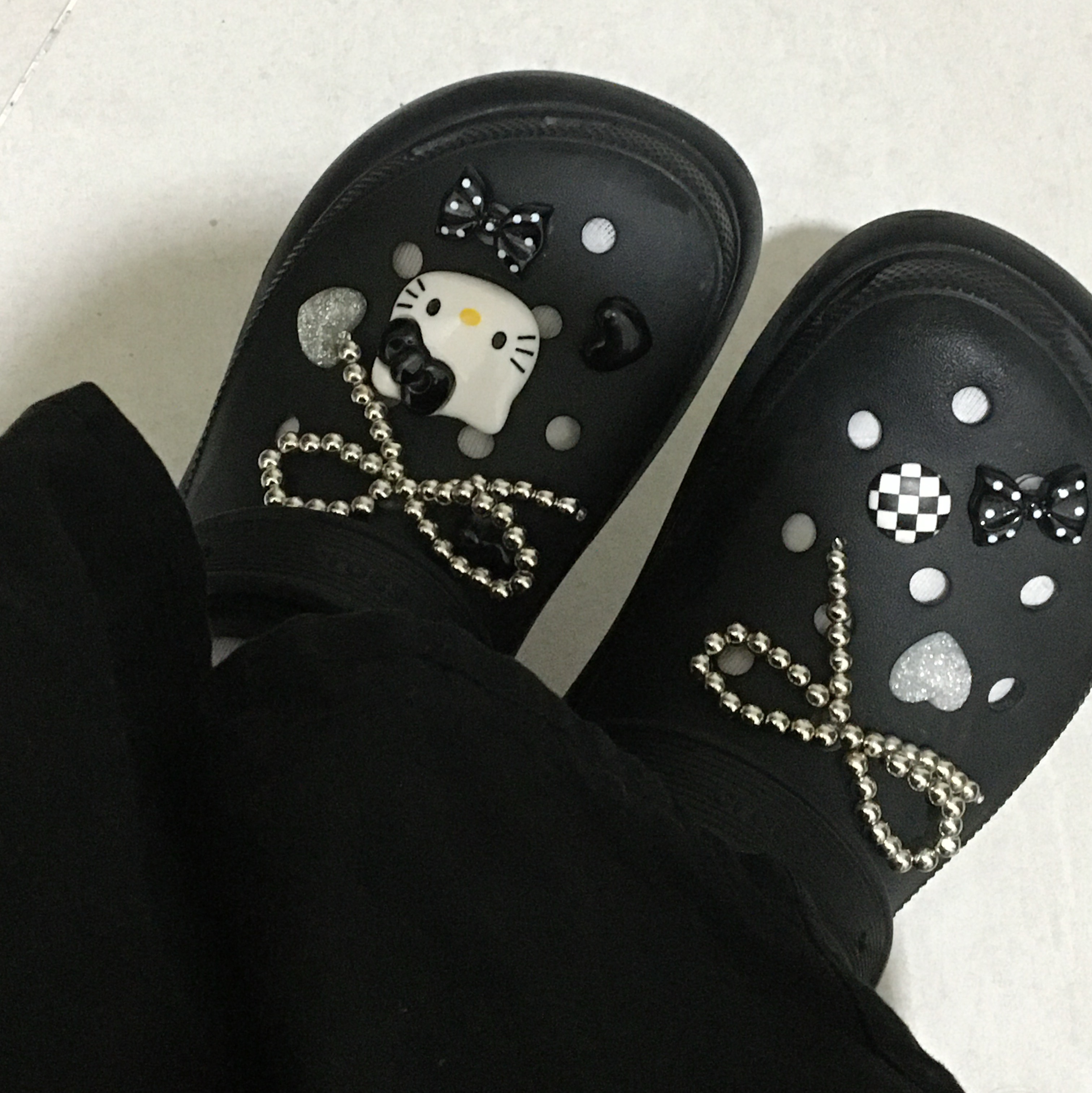 Crocs Classic Crush Clog Black 착용 스타일