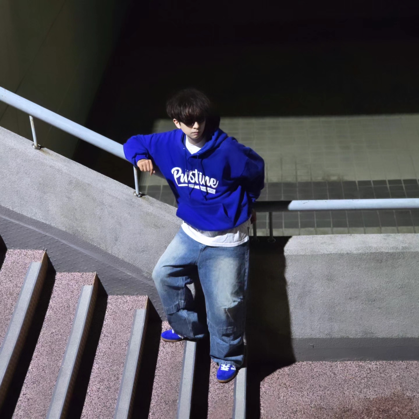 Adidas Samba OG Royal Blue 착용 스타일 - 4