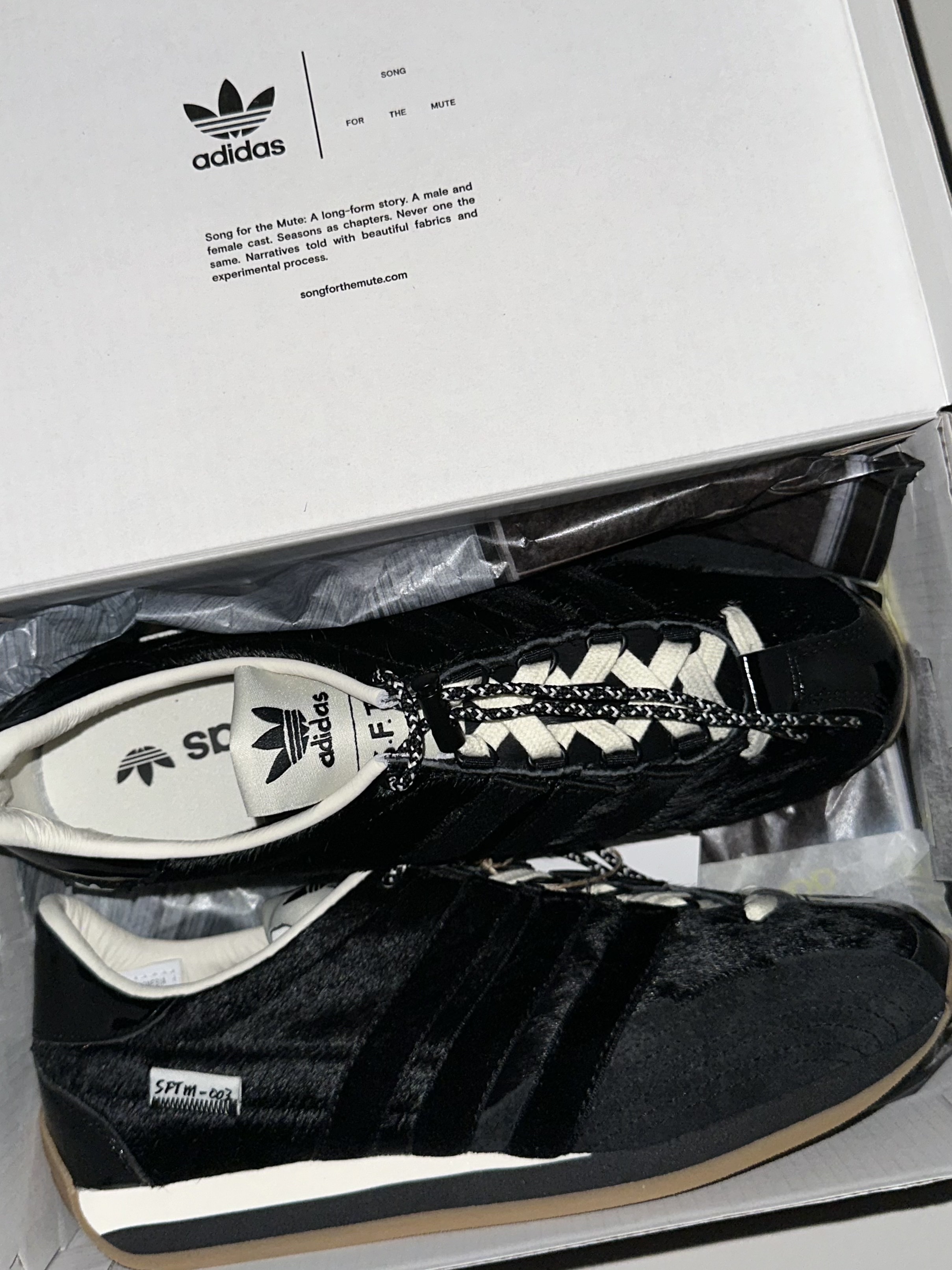 Adidas x Song for the Mute Country OG Core Black Cream White 착용 스타일