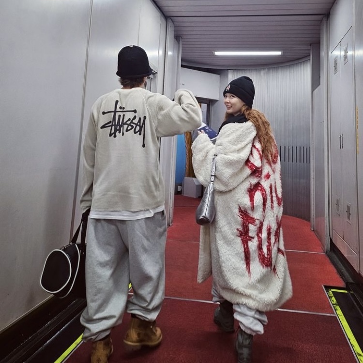 Stussy Raglan Thermal LS Crew Bone 착용 스타일