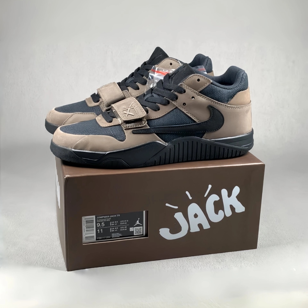 Jordan x Travis Scott Jumpman Jack TR Sail and Dark Mocha, Jordan x Travis Scott Jumpman Jack TR Black and Dark Mocha 착용 스타일