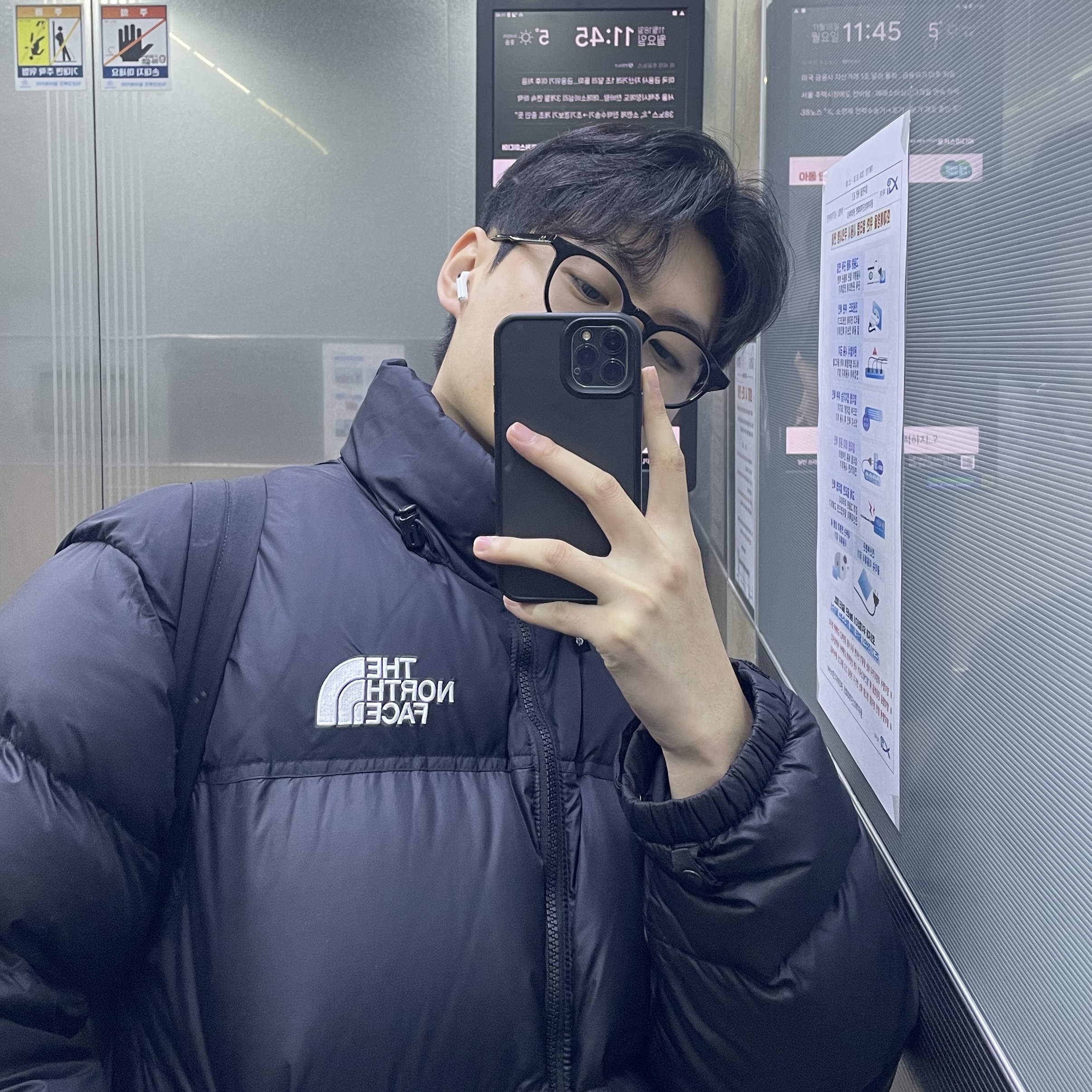 The North Face 1996 Eco Nuptse Jacket Black 착용 스타일