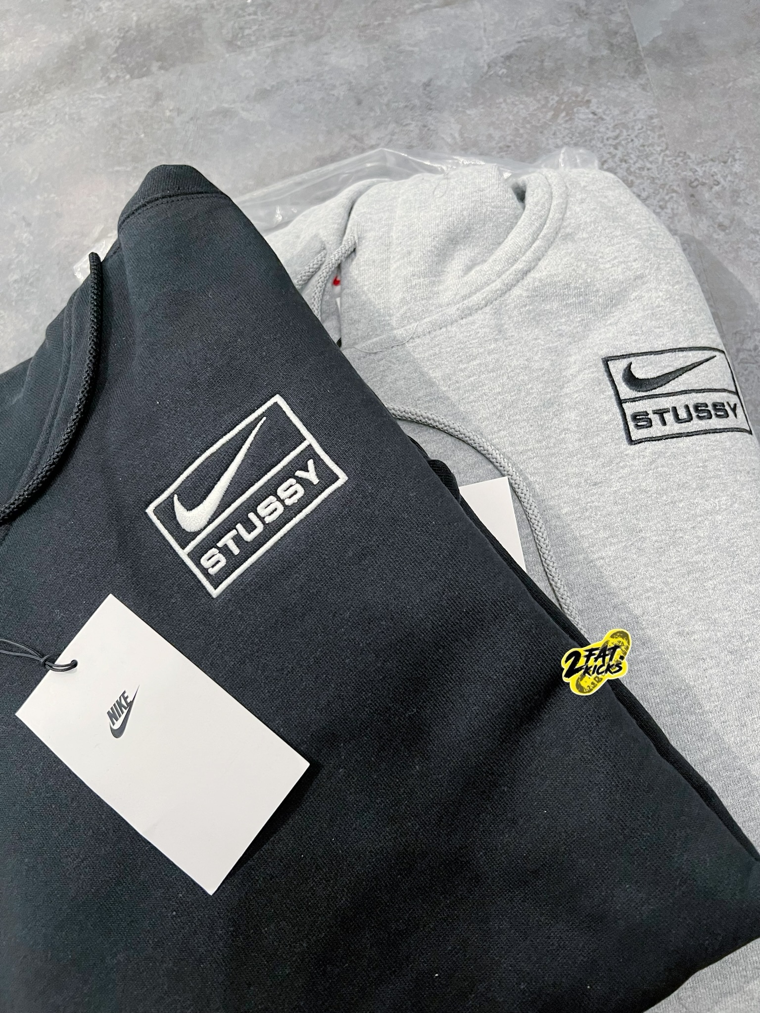 Nike x Stussy NRG RA Washed Pullover Hoodie Black (DN4028-010), Nike x Stussy NRG RA Pullover Hoodie Dark Grey Heather (DJ9489-063) 착용 스타일 - 1