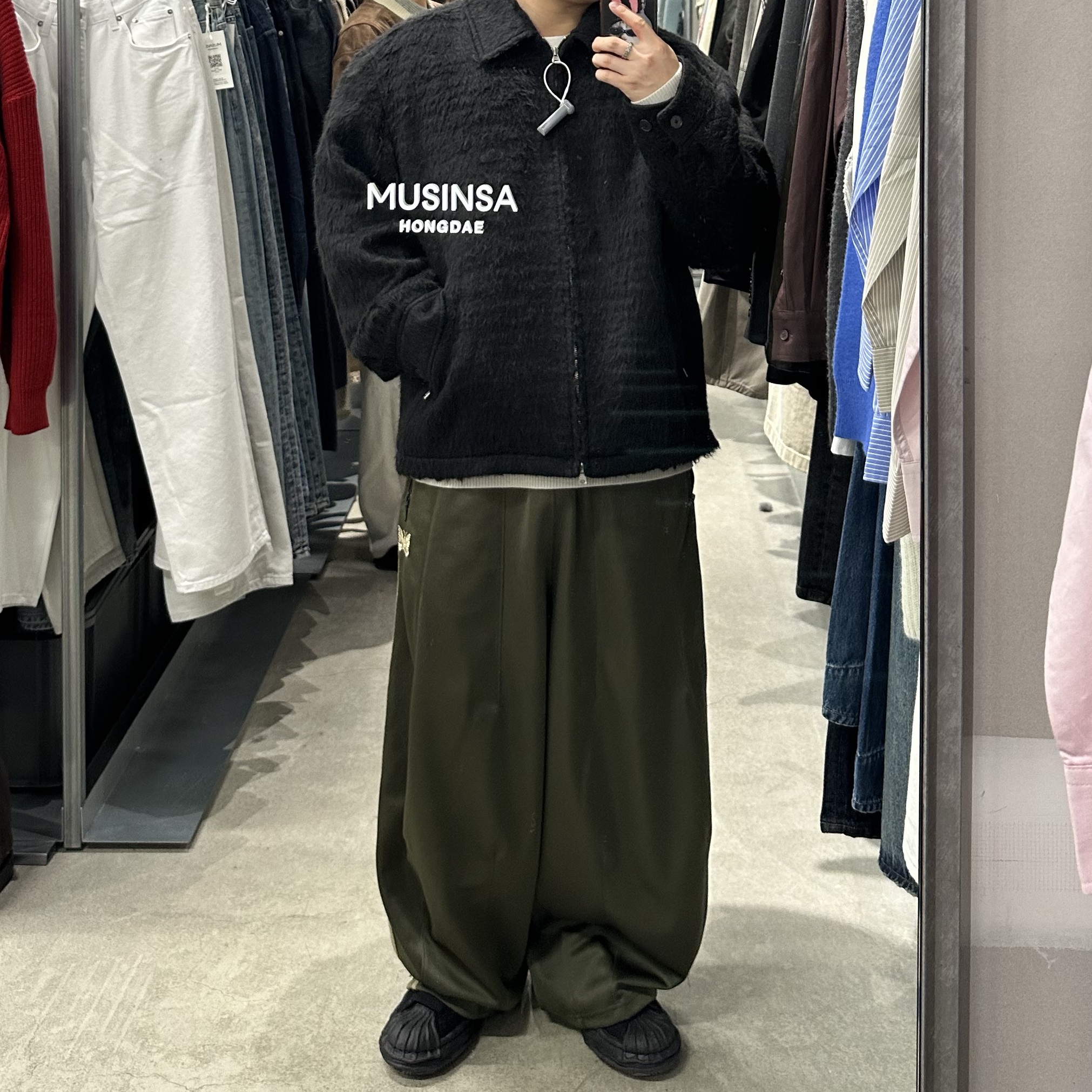 Maison Mihara Yasuhiro Blakey OG Sole Canvas Low-top Sneakers Black Black, Needles x LHP H.D. Track Pants Poly Smooth Wide Olive 착용 스타일