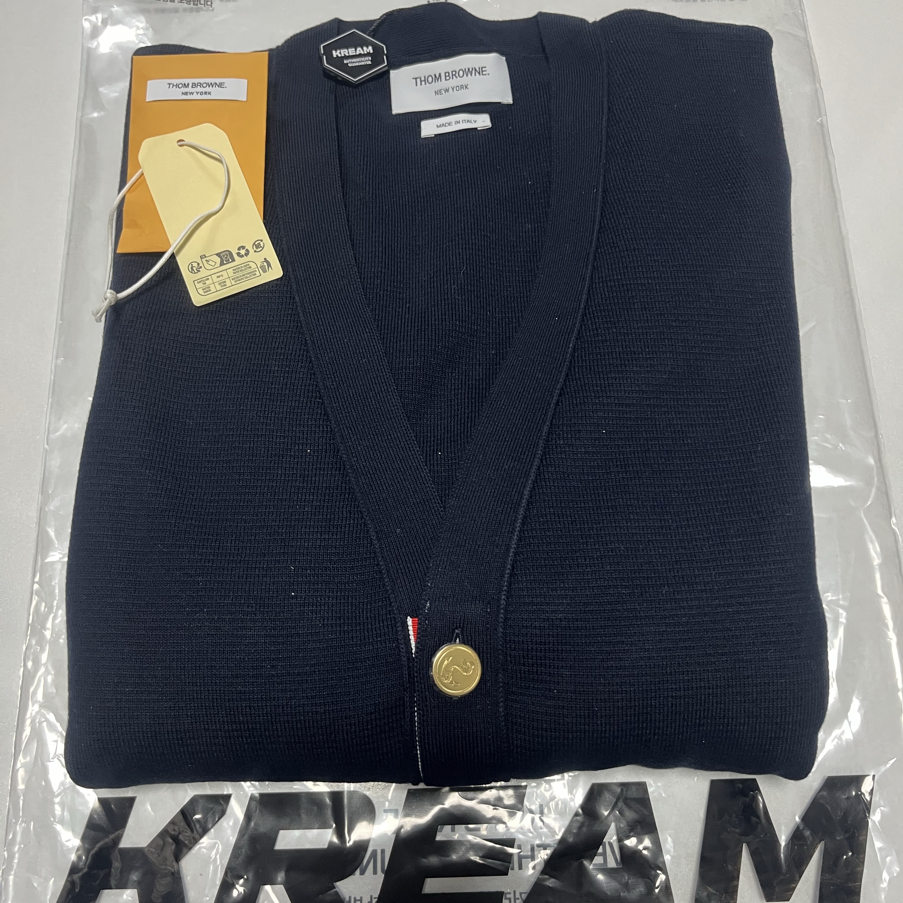 Thom Browne Milano Stitch 4-Bar Cardigan Navy 착용 스타일 - 3