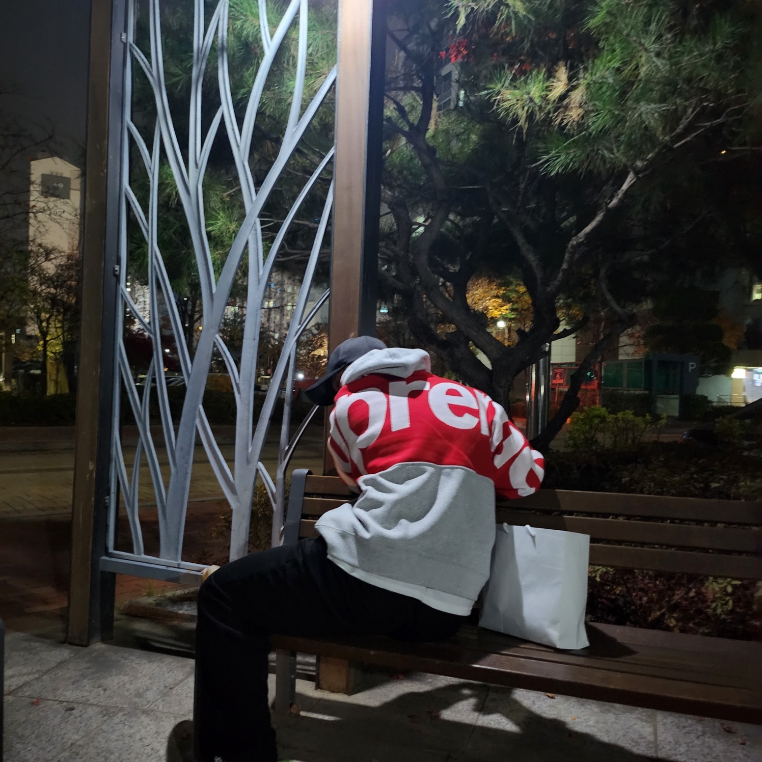 Supreme Big Logo Jacquard Hooded Sweatshirt Heather Grey - 23FW, Nike Air Max 720 OBJ Young King of the Drip 착용 스타일 - 2