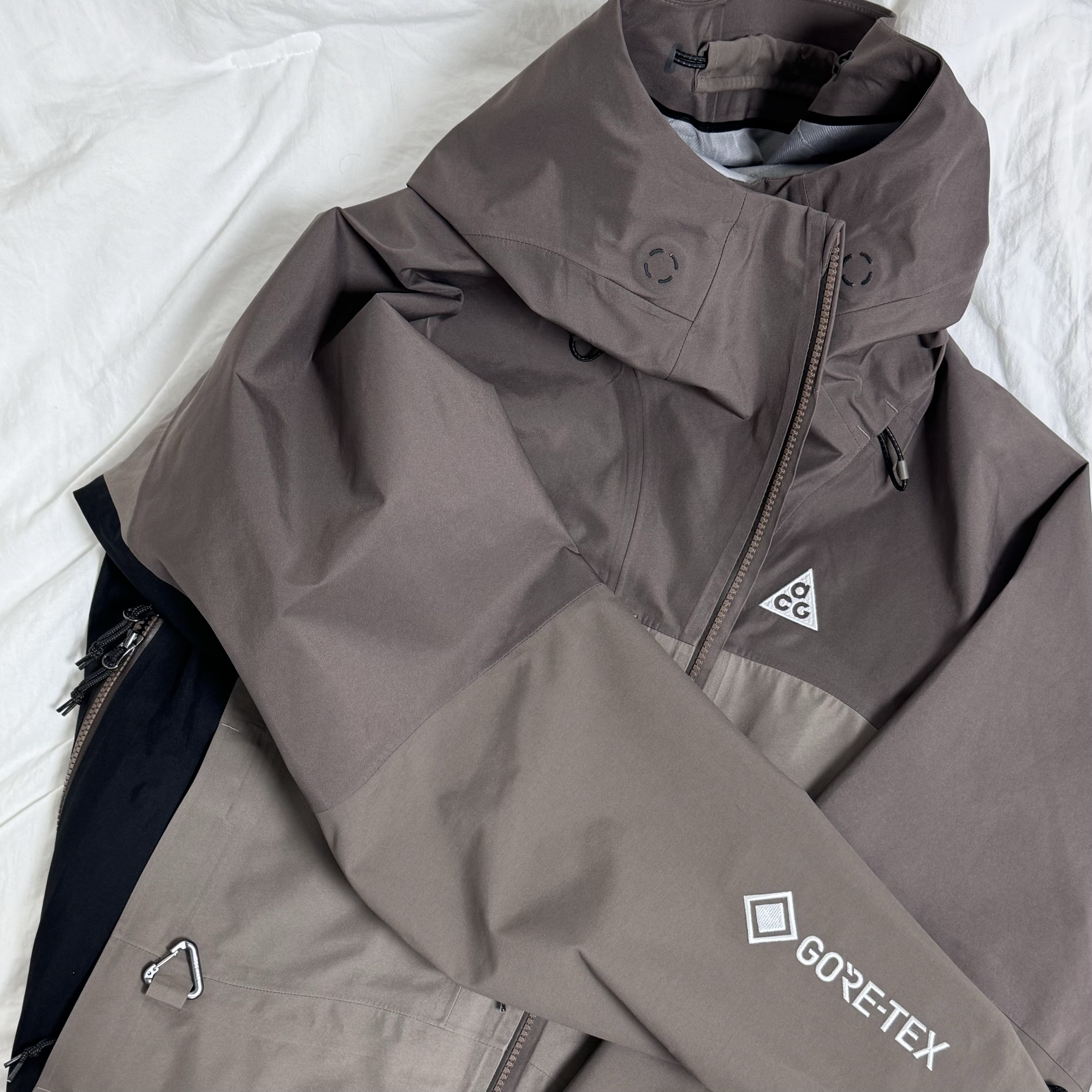 Nike ACG Storm-Fit ADV Gore-Tex Misery Ridge Jacket Iron Stone - Asia 착용 스타일