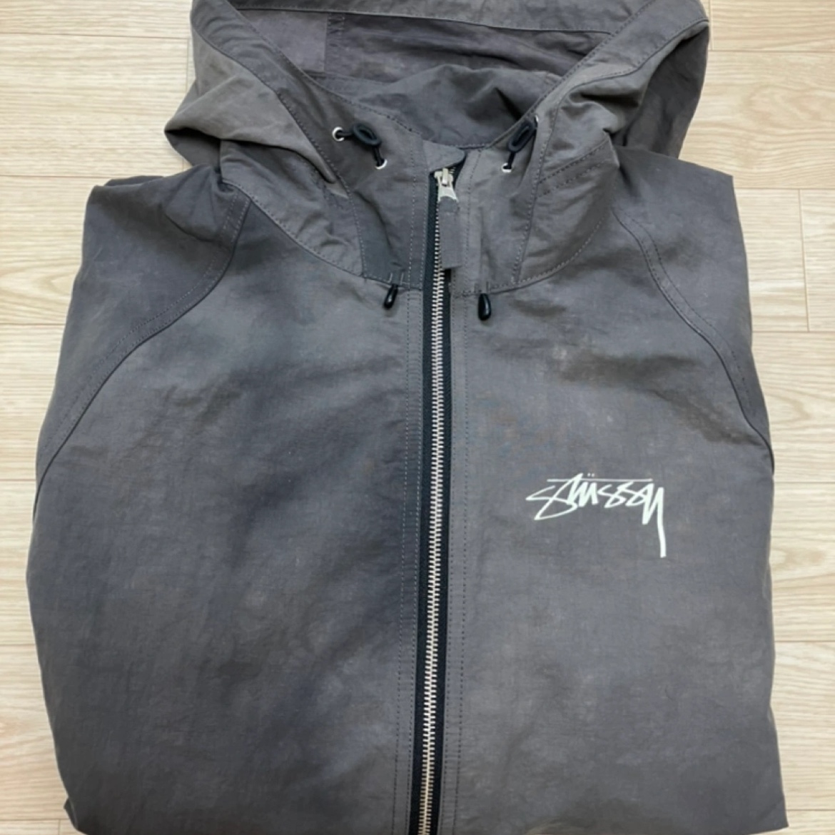 Stussy Wave Dye Beach Shell Jacket Black 착용 스타일