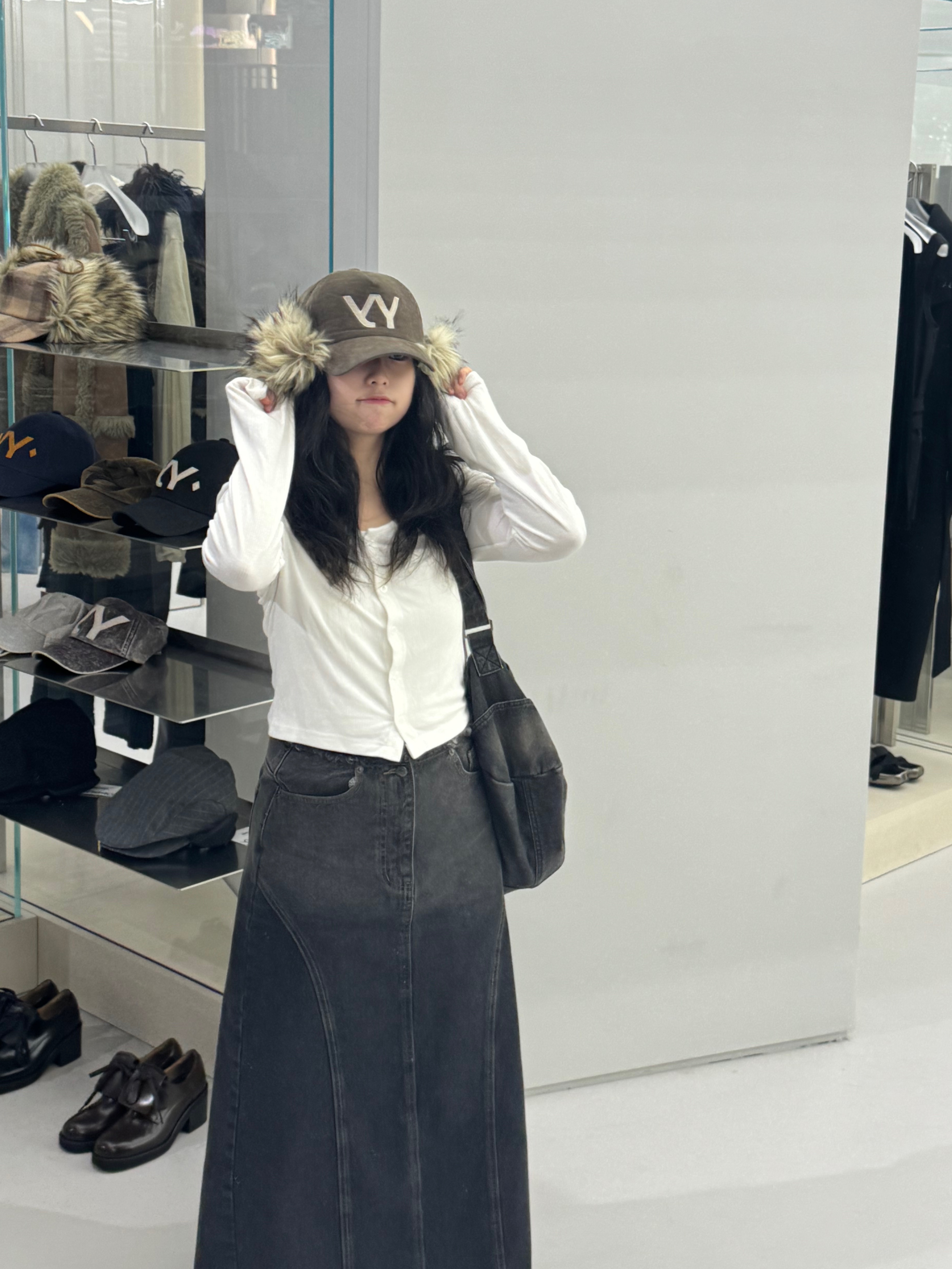 Open Yy Faux Fur Corduroy Earflap Cap Khaki 착용 스타일 - 1