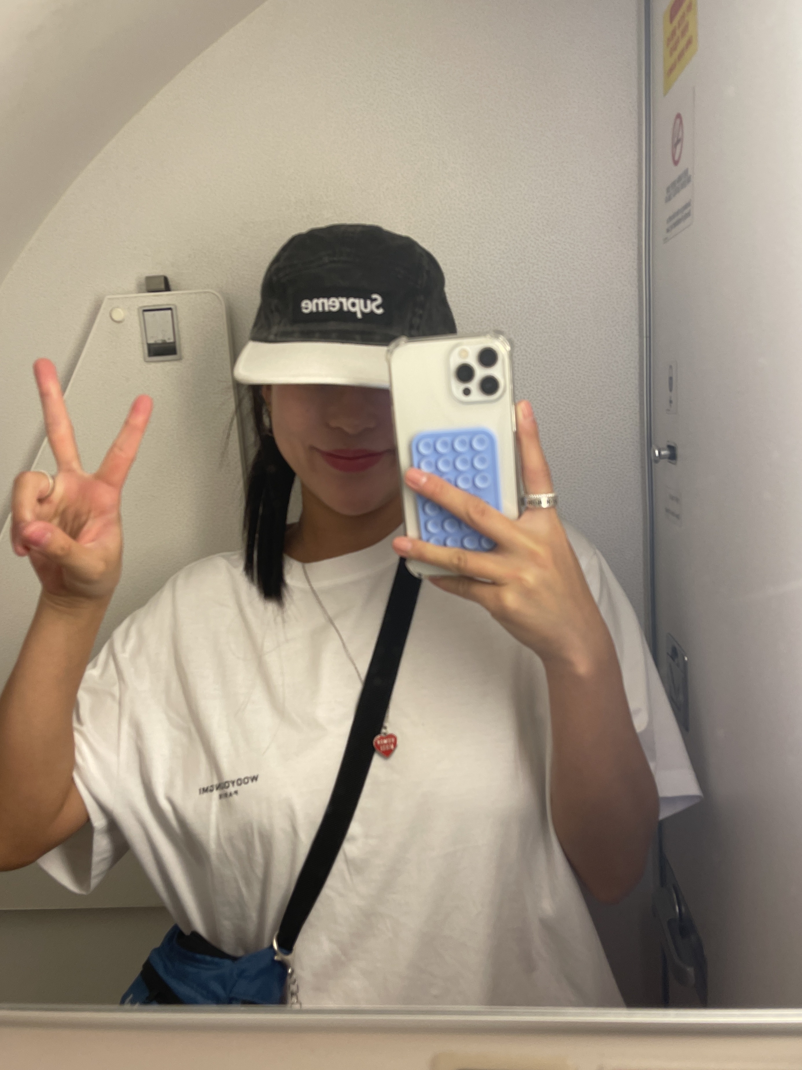 Supreme Pigment 2-Tone Camp Cap Black - 24SS, Monamhee Creami Keyring Cream - KREAM Exclusive 착용 스타일 - 3
